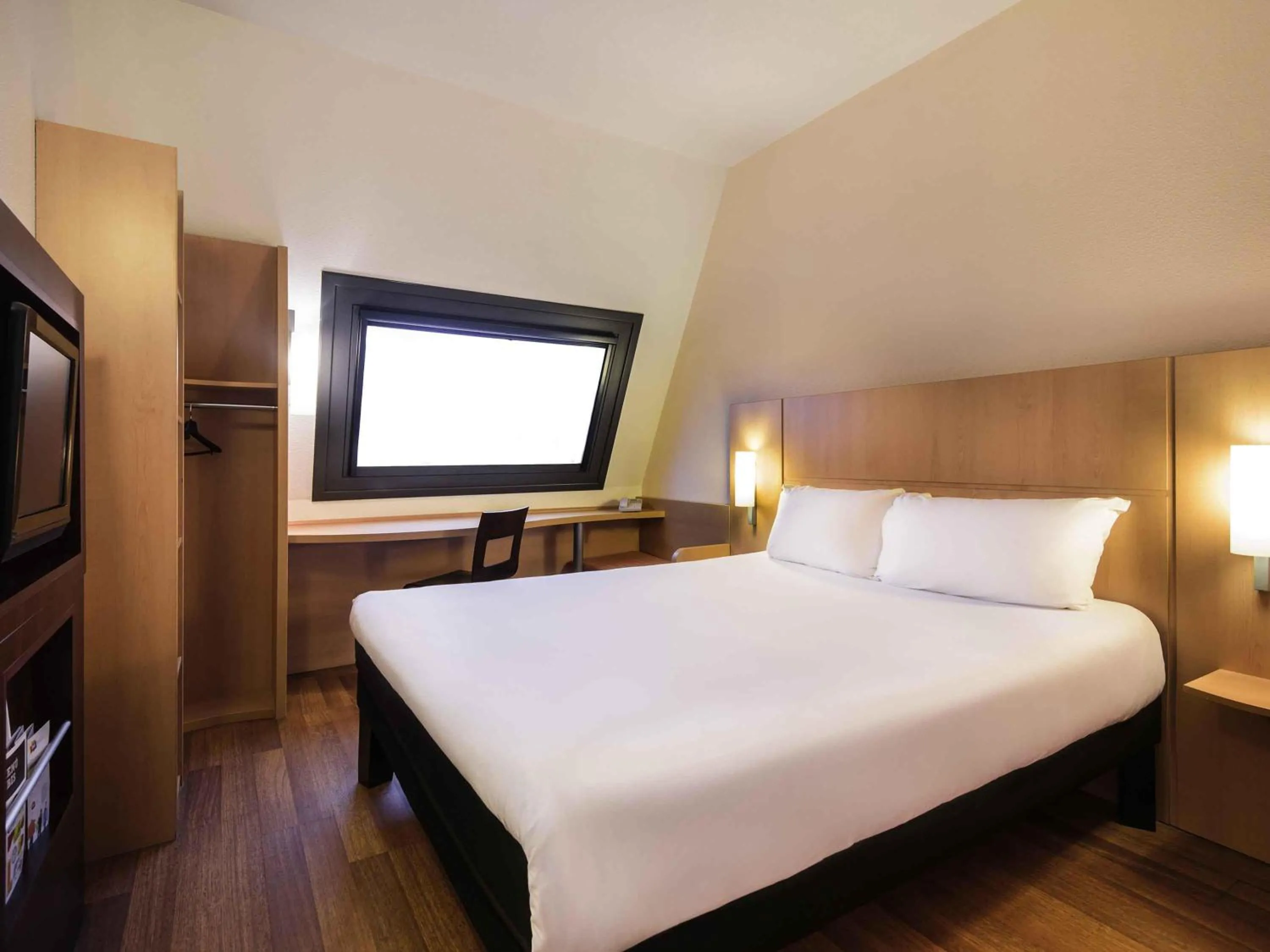 Bedroom, Bed in Ibis Bilbao Centro