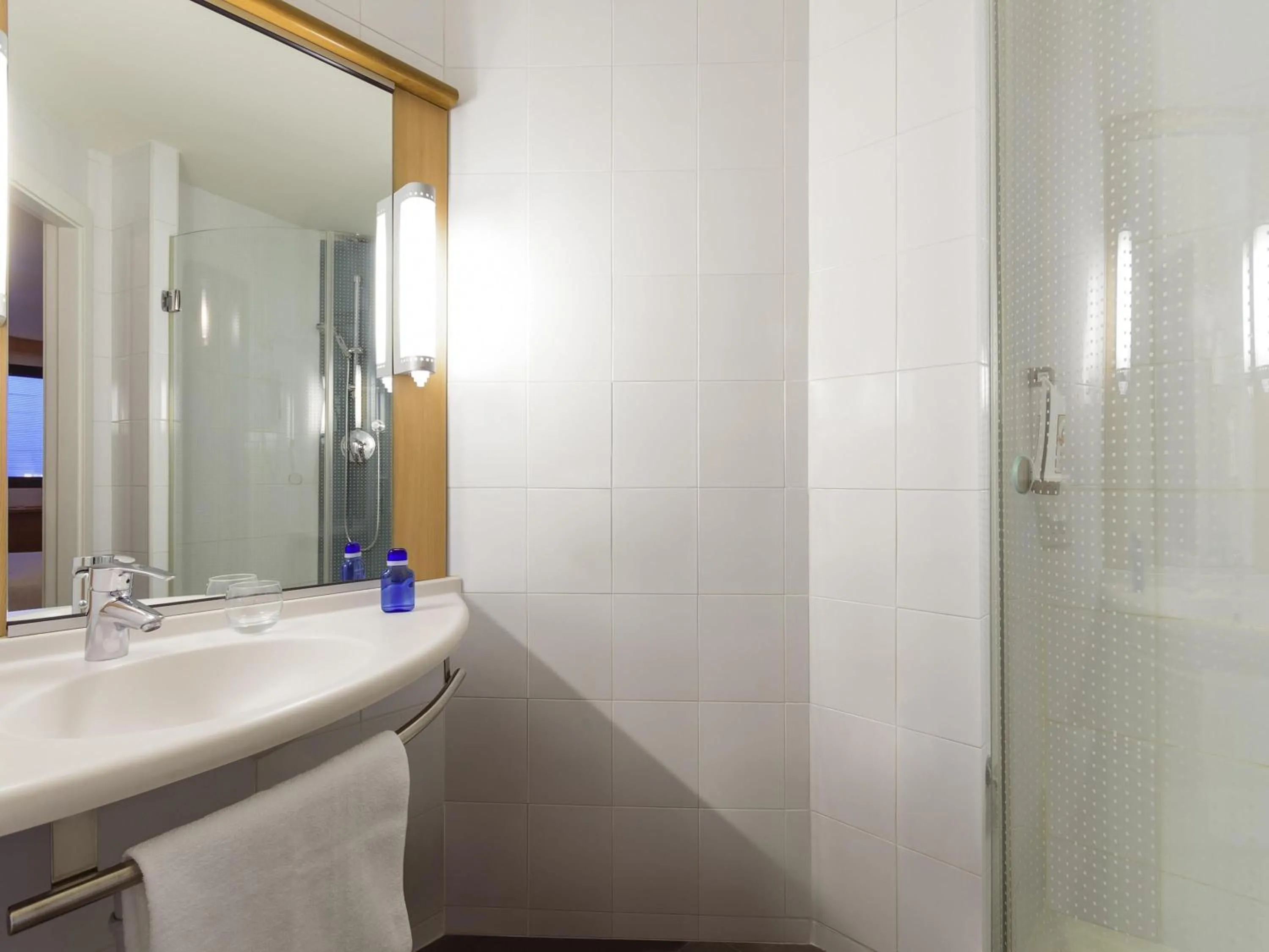 Bedroom in Ibis Bilbao Centro