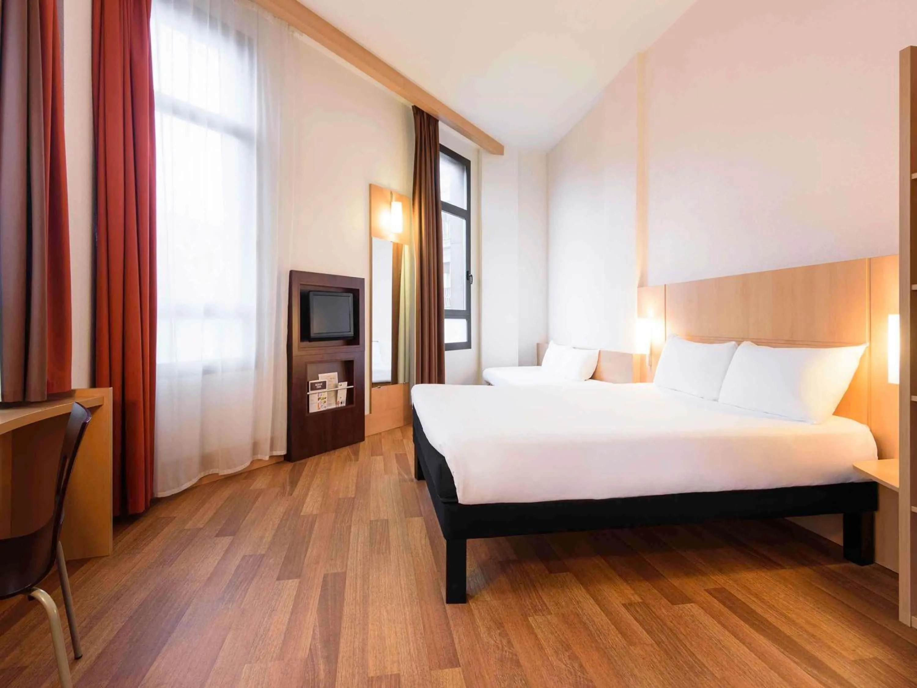 Property building, Bed in Ibis Bilbao Centro