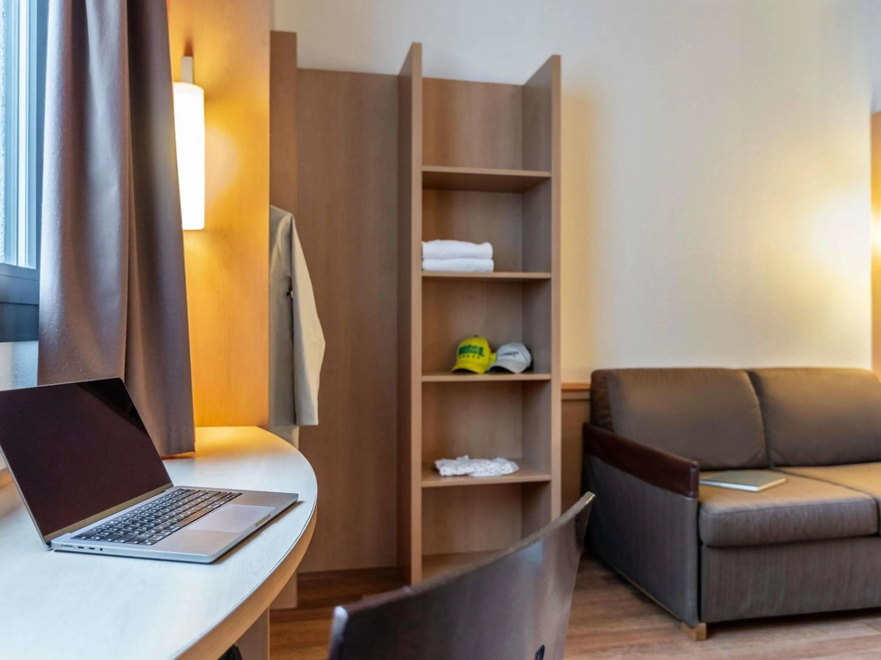 Bedroom in Ibis Bilbao Centro