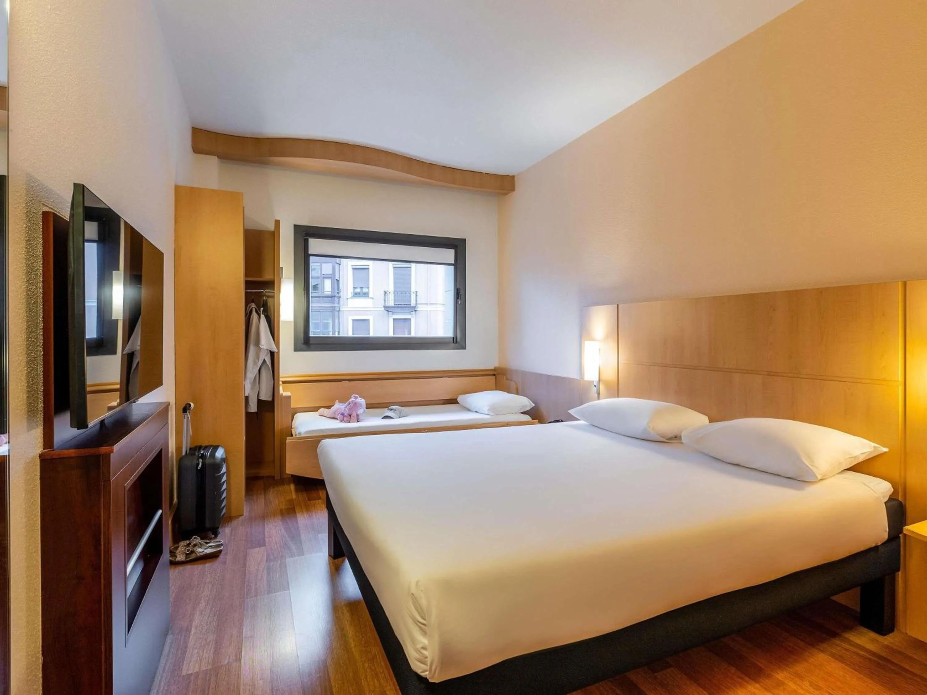 Bedroom, Bed in Ibis Bilbao Centro