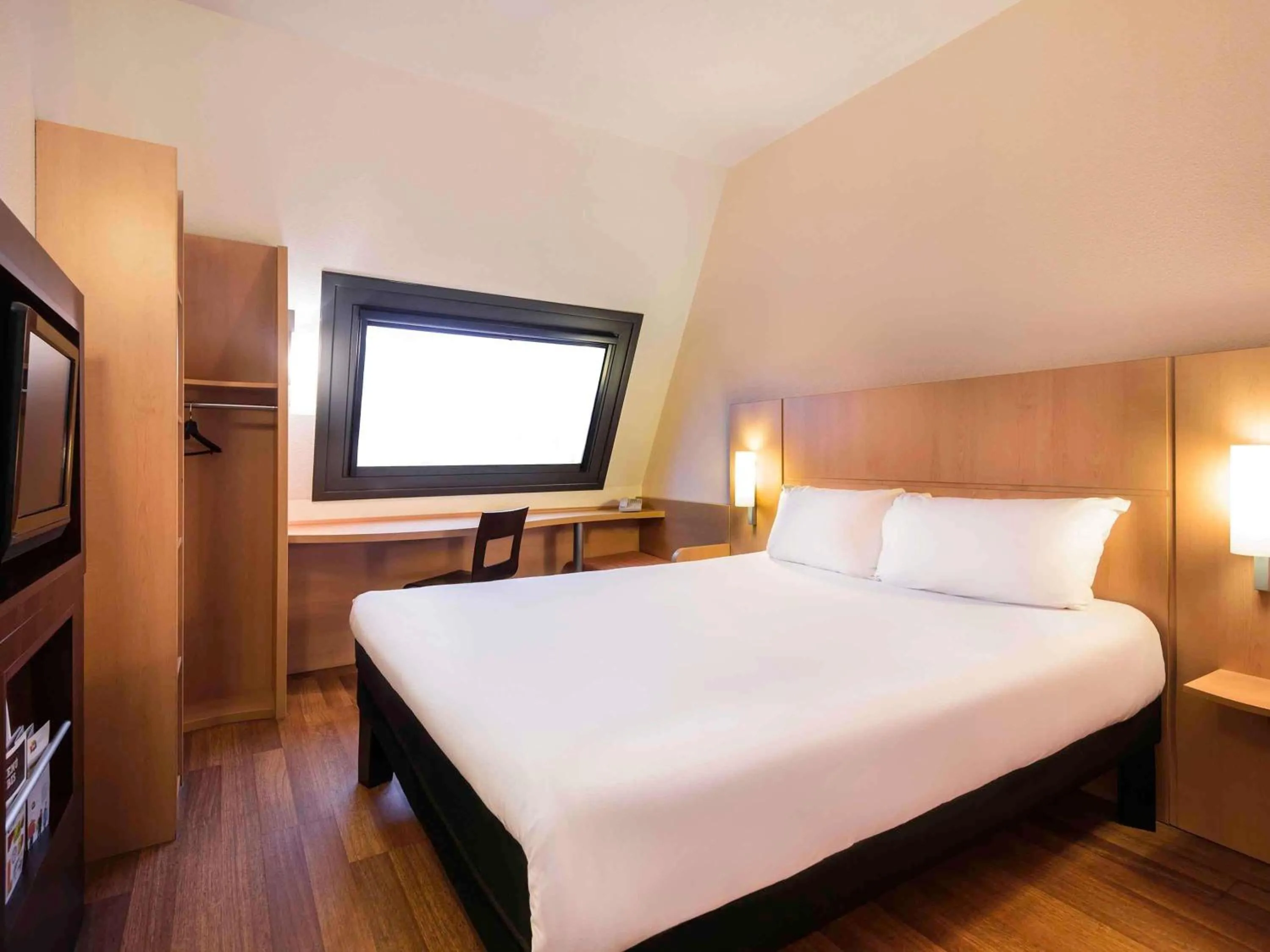 Bedroom, Bed in Ibis Bilbao Centro