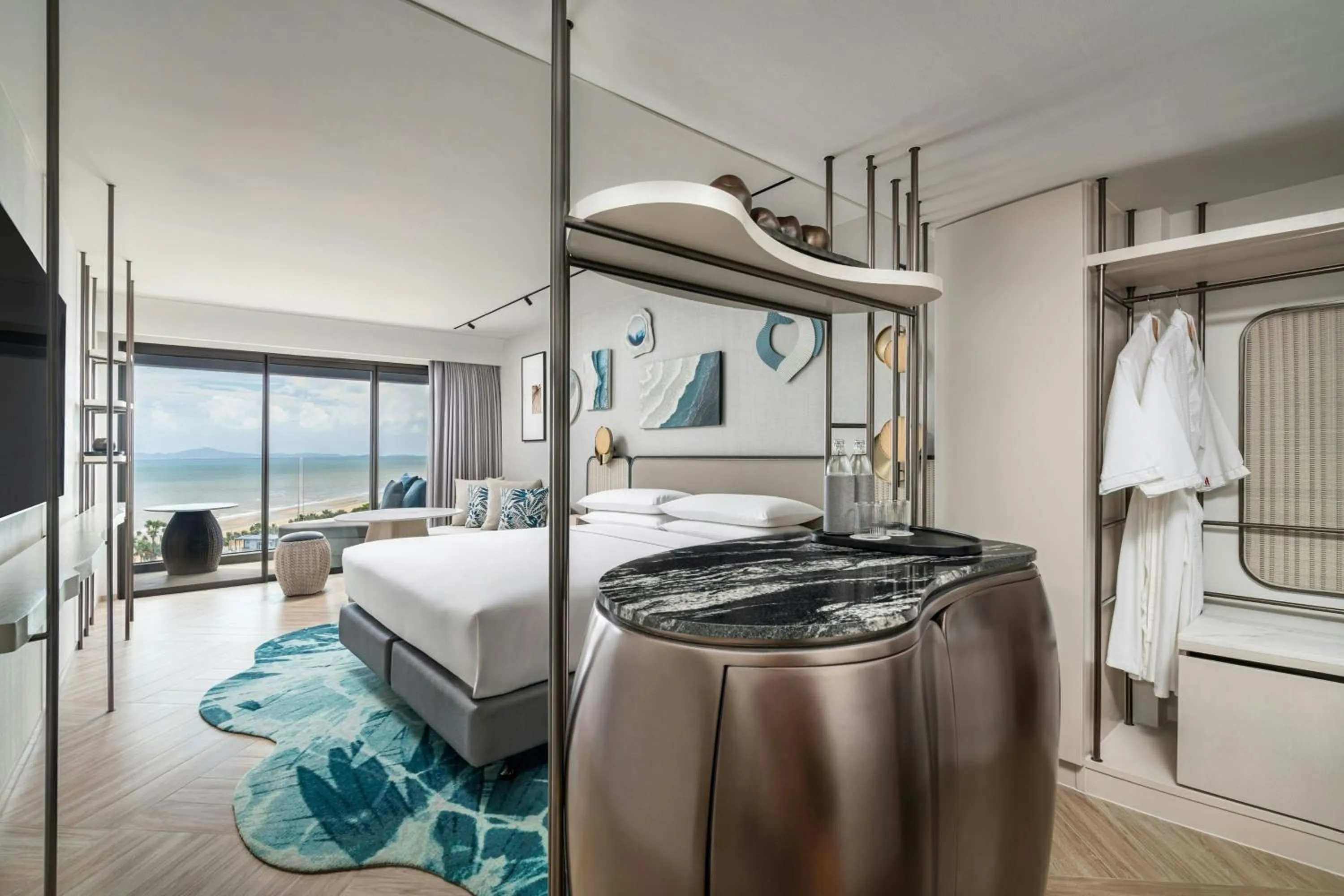 Photo of the whole room, Bed in Pattaya Marriott Resort and Spa