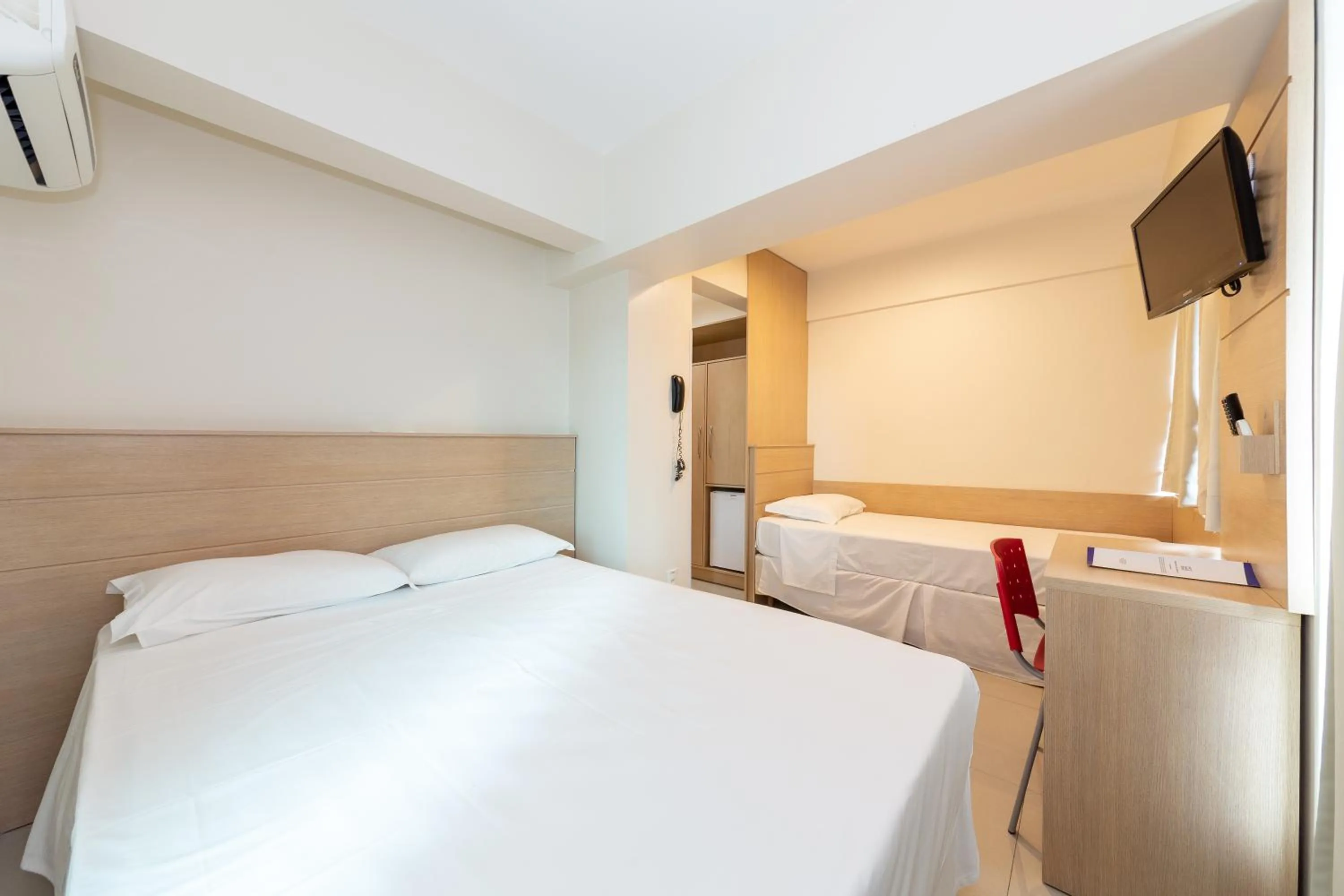 Bed in Slim São José Zion