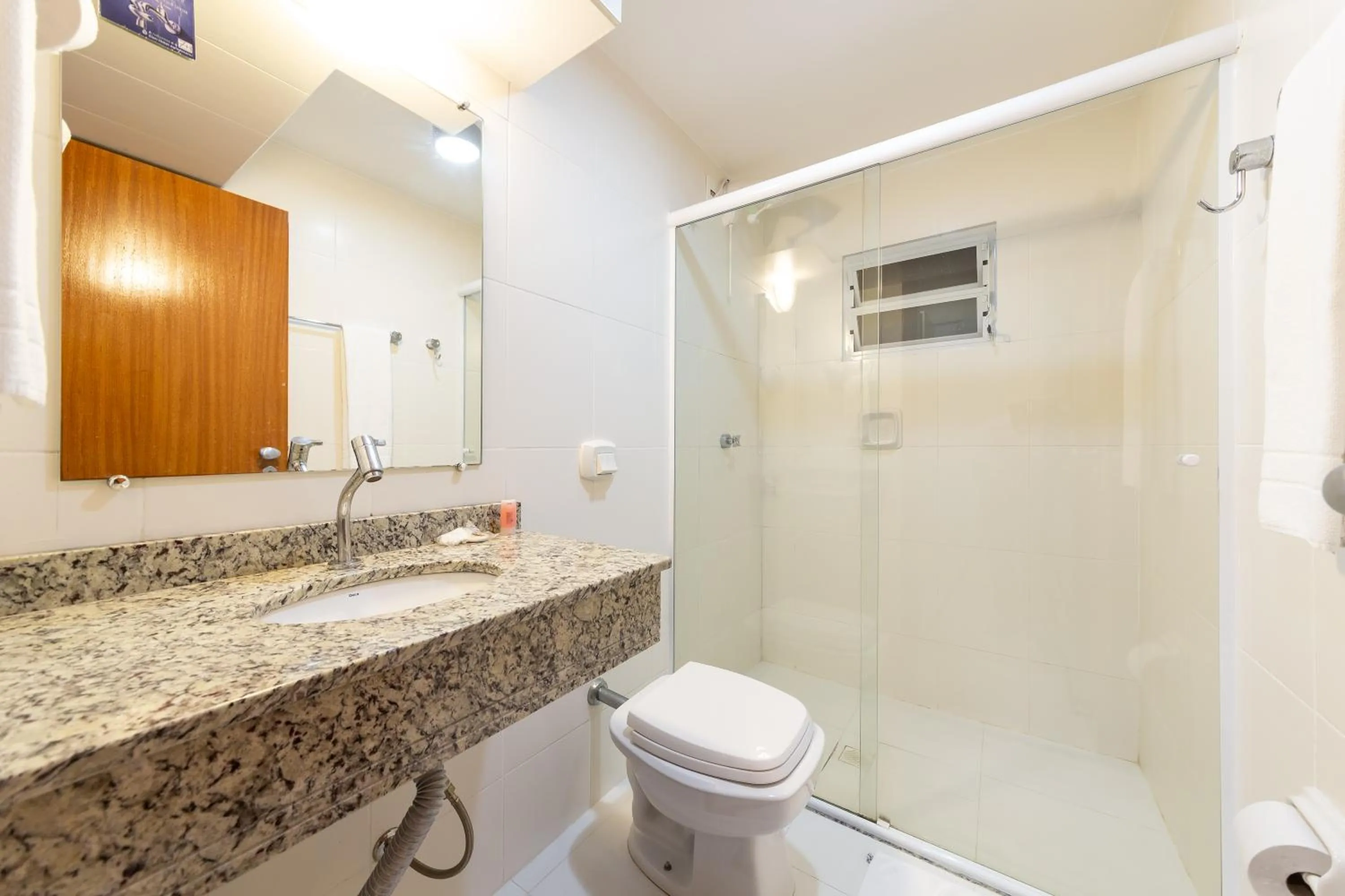 Toilet in Slim São José Zion