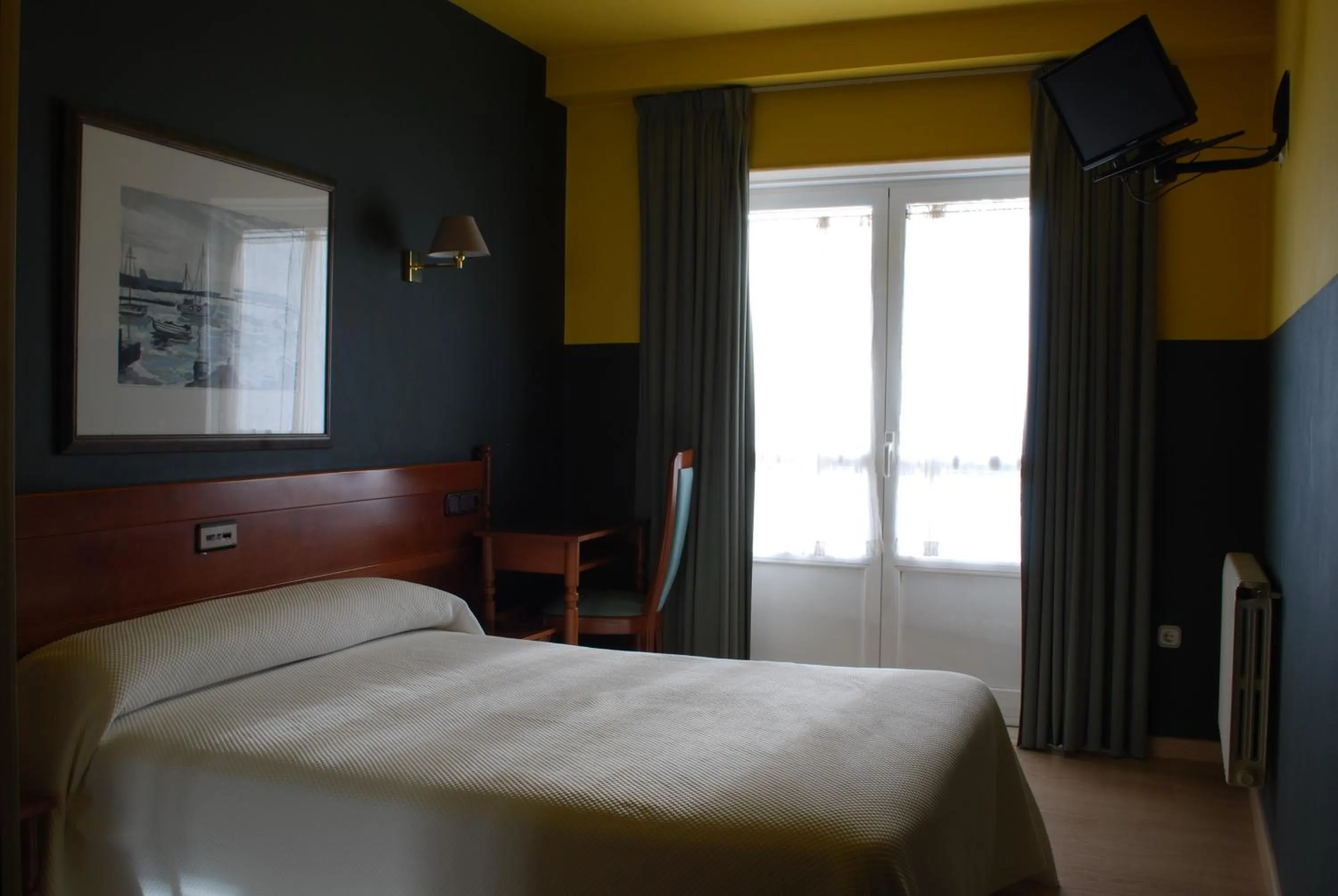 Photo of the whole room, Bed in Hotel San Jacobo