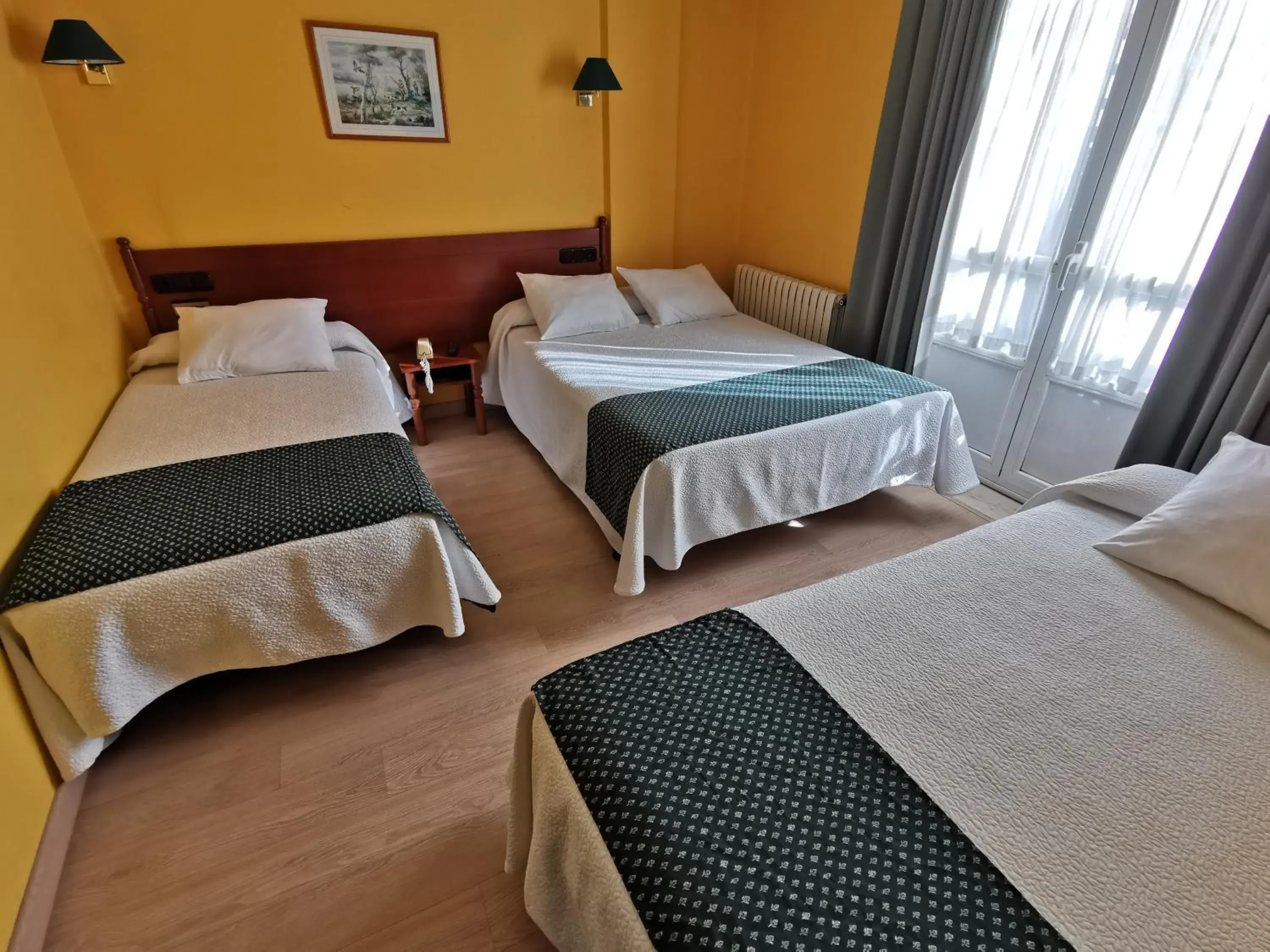 Triple Room in Hotel San Jacobo Triple Room in Hotel San Jacobo