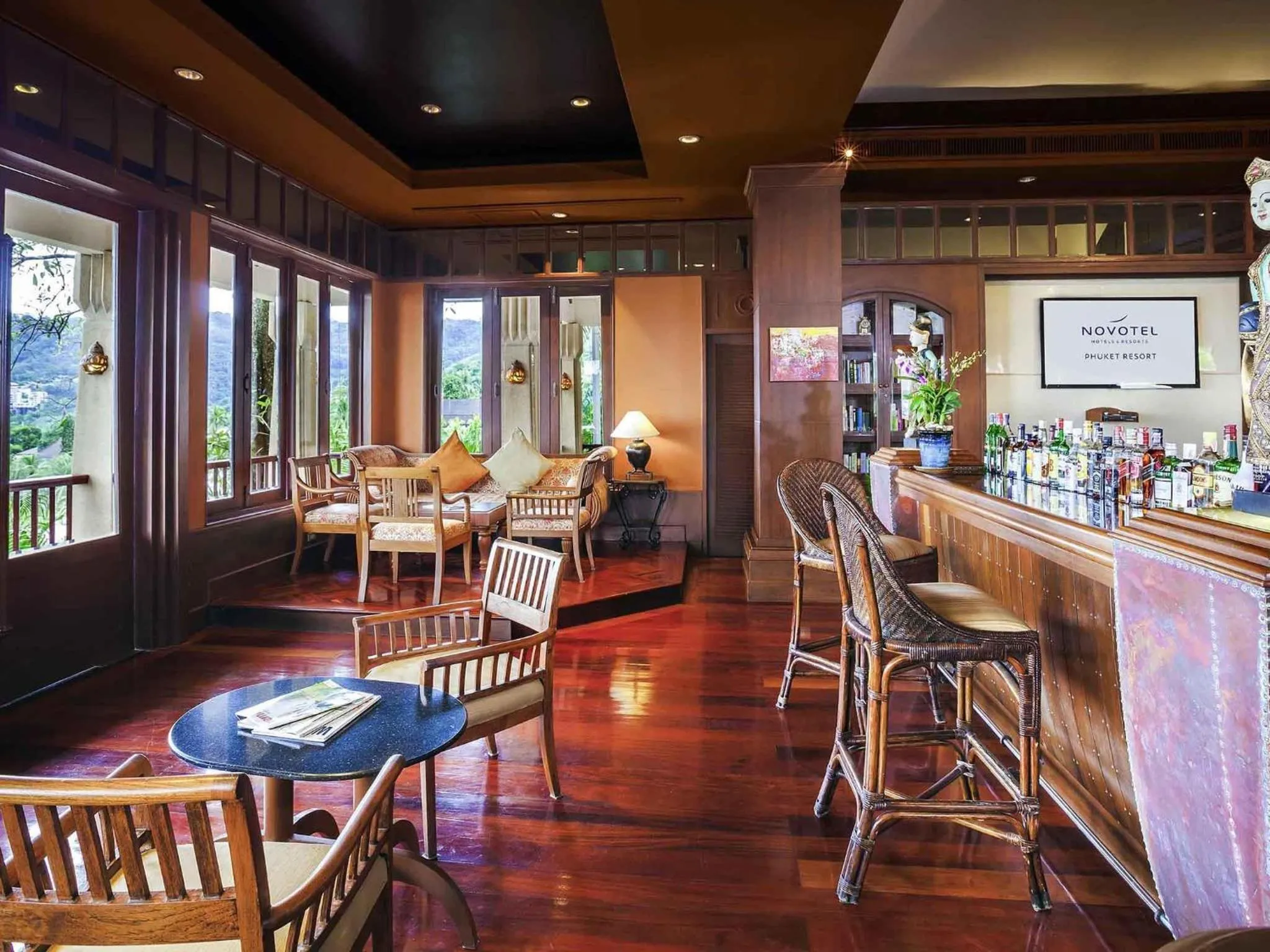 Lounge or bar in Novotel Phuket Resort