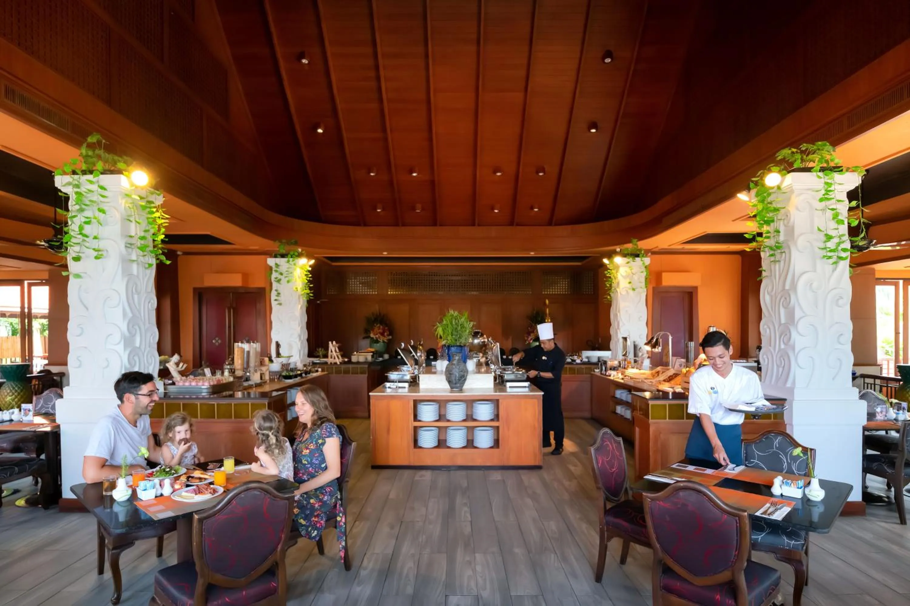 Restaurant/places to eat in Novotel Phuket Resort