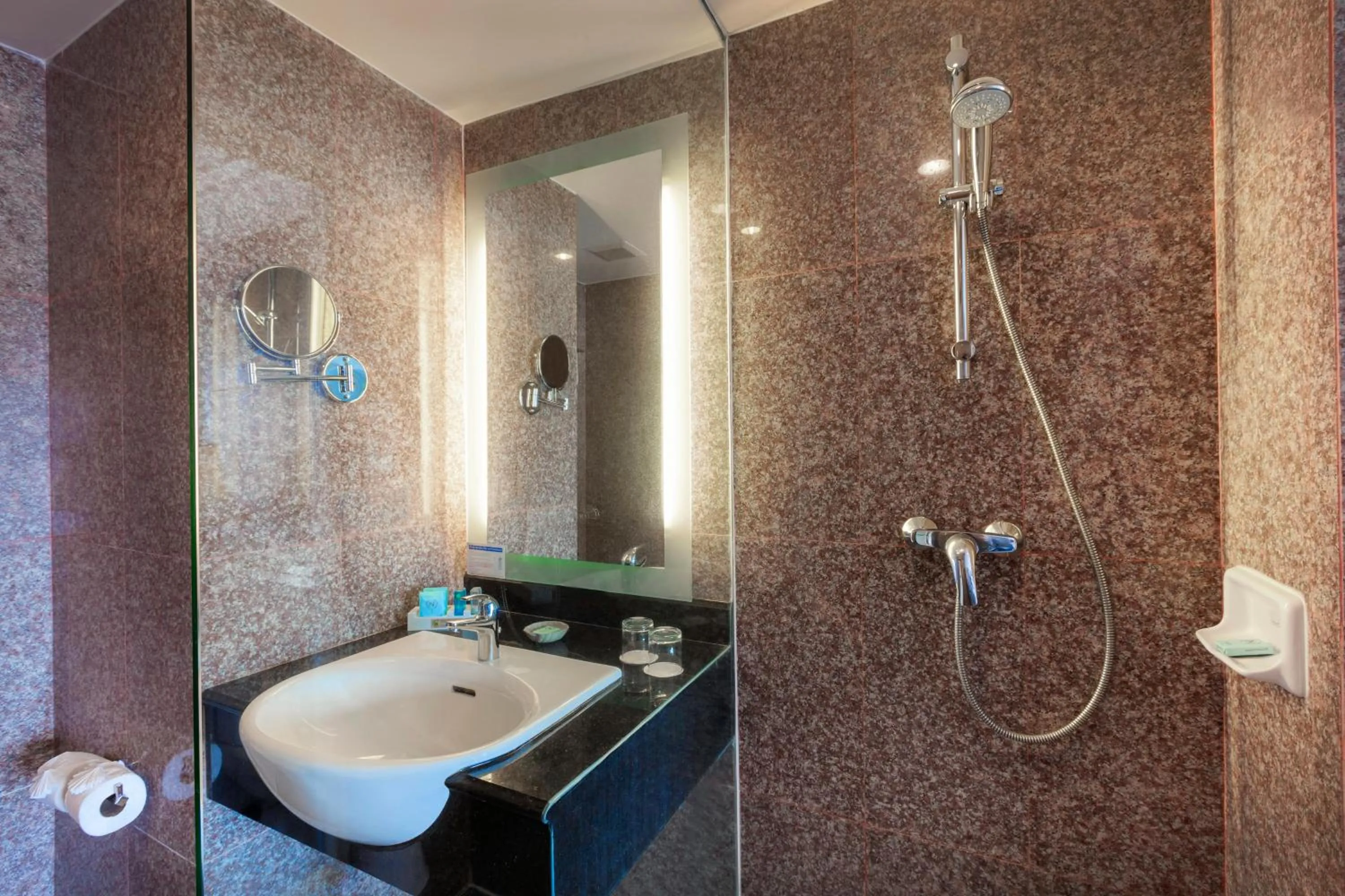 Shower in Novotel Phuket Resort