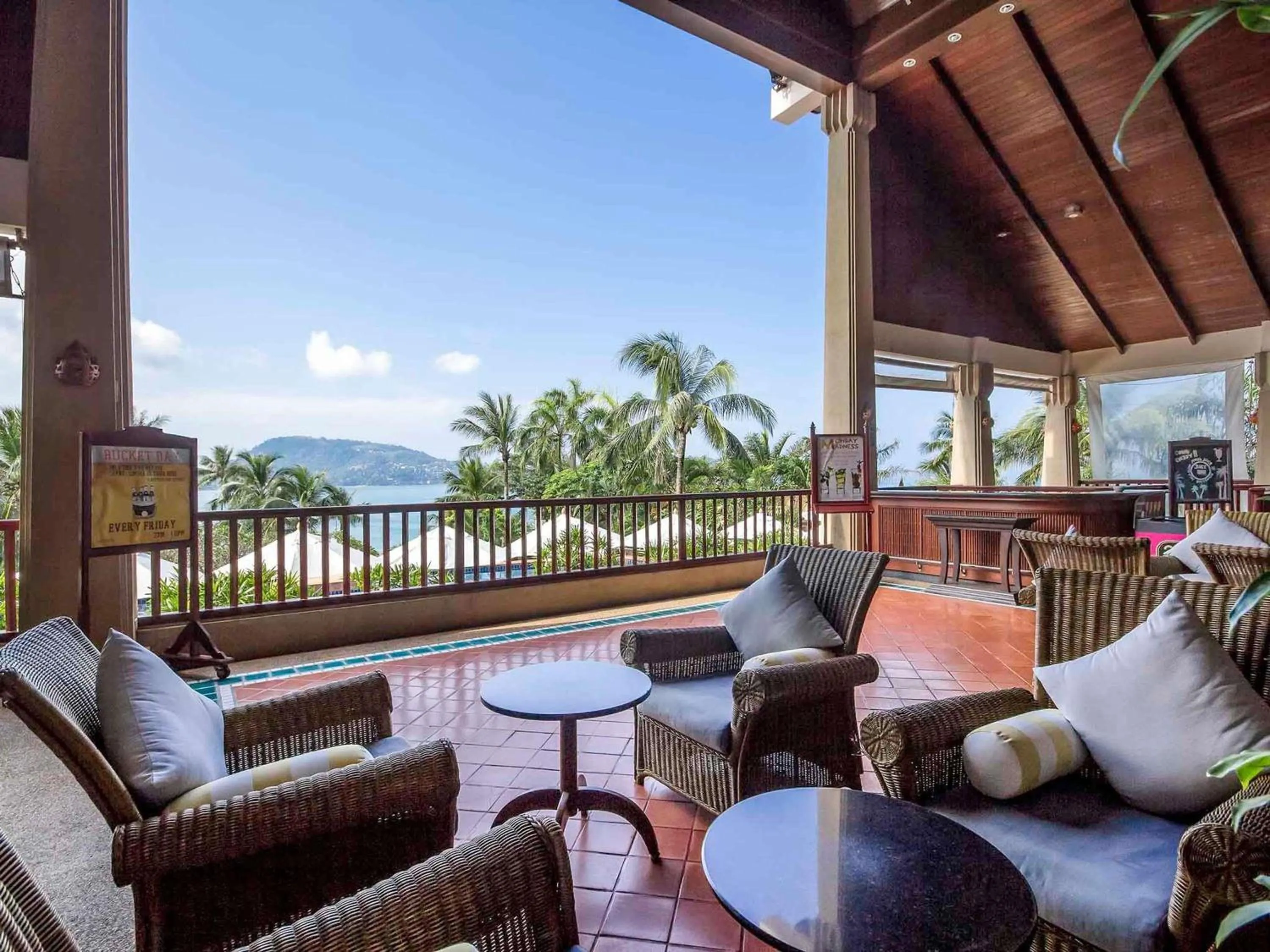 Lounge or bar in Novotel Phuket Resort