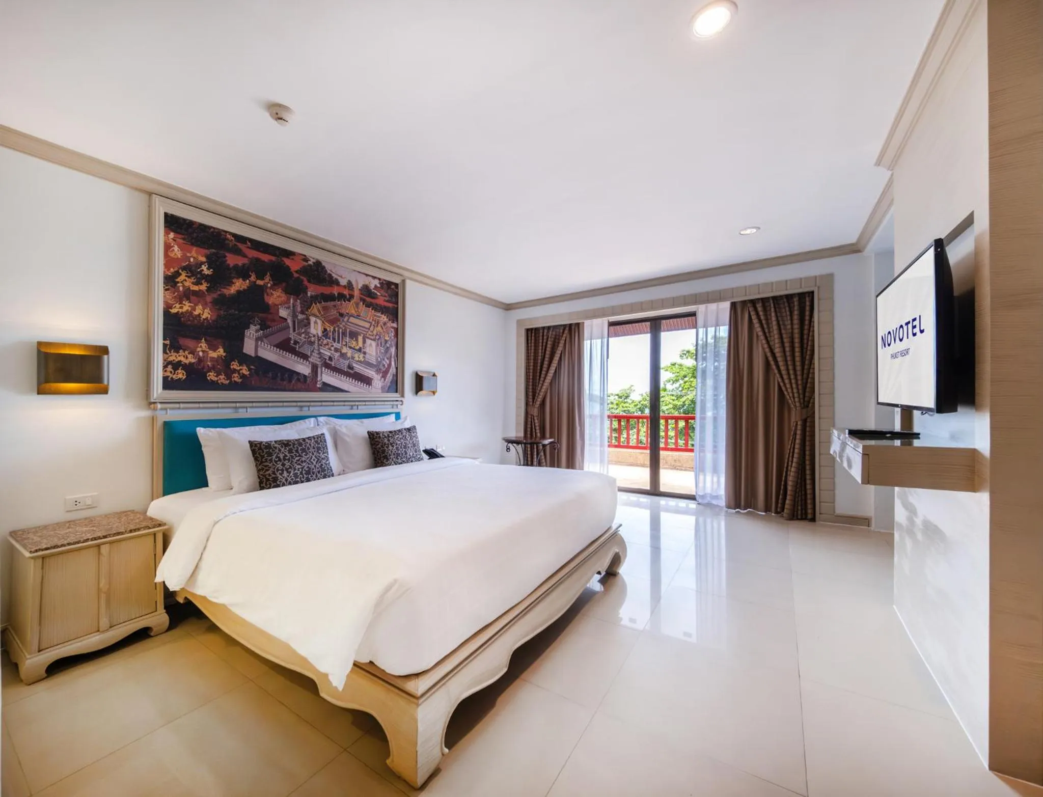Bed in Novotel Phuket Resort