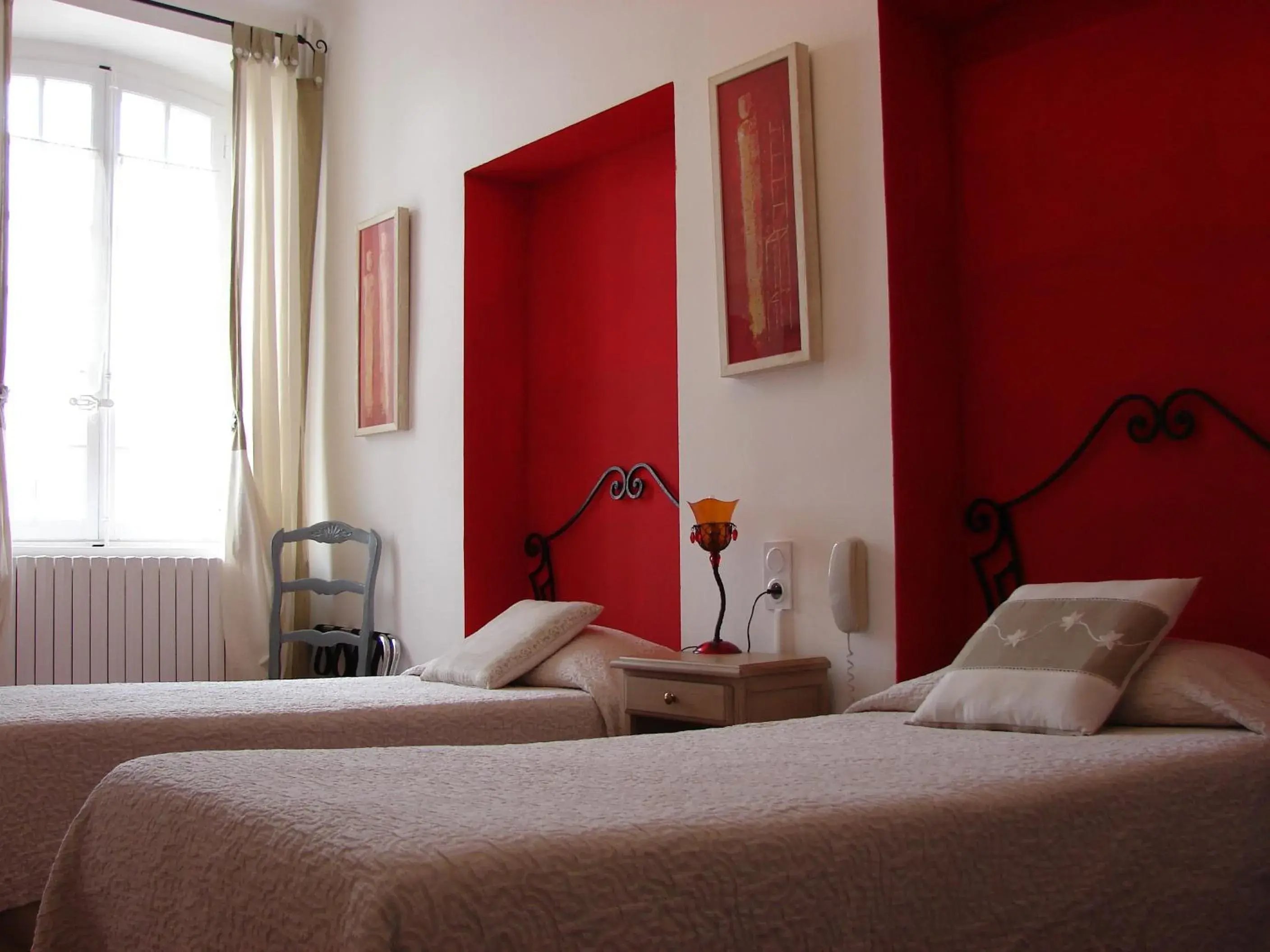 Twin Room in Hôtel Le Siècle Twin Room in Hôtel Le Siècle