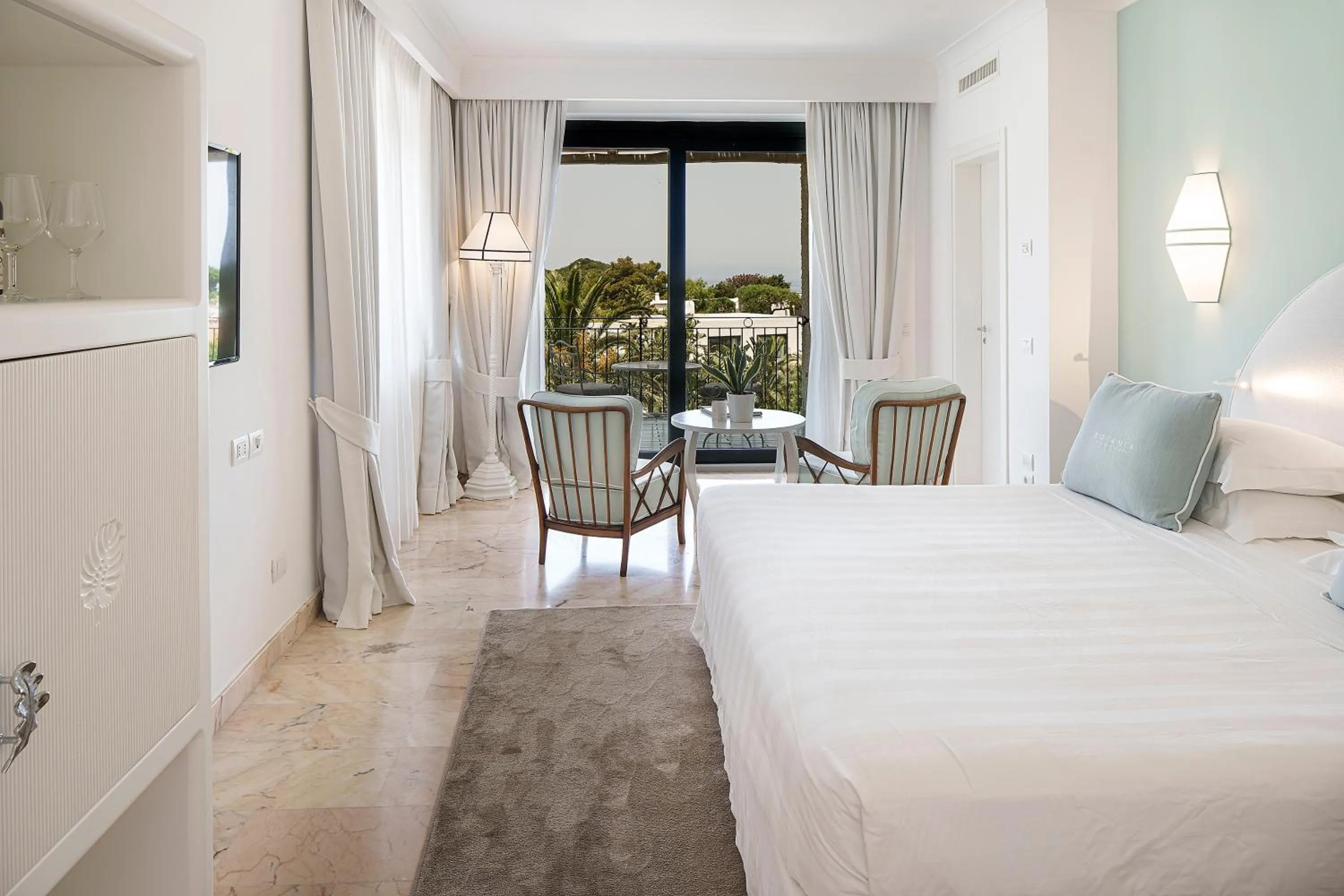 Balcony/Terrace, Bed in Botania Relais & Spa - The Leading Hotels of the World