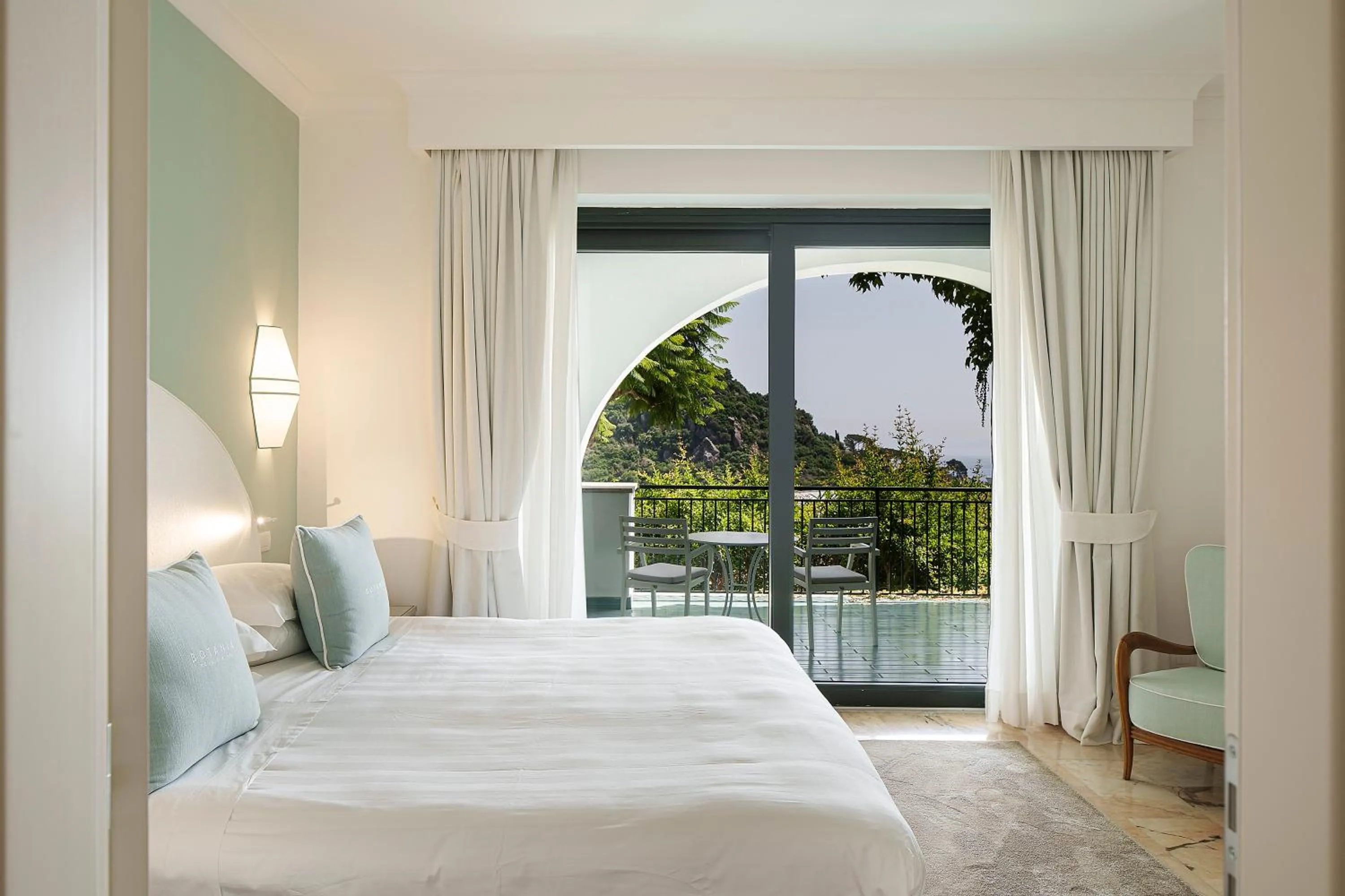 View (from property/room), Bed in Botania Relais & Spa - The Leading Hotels of the World