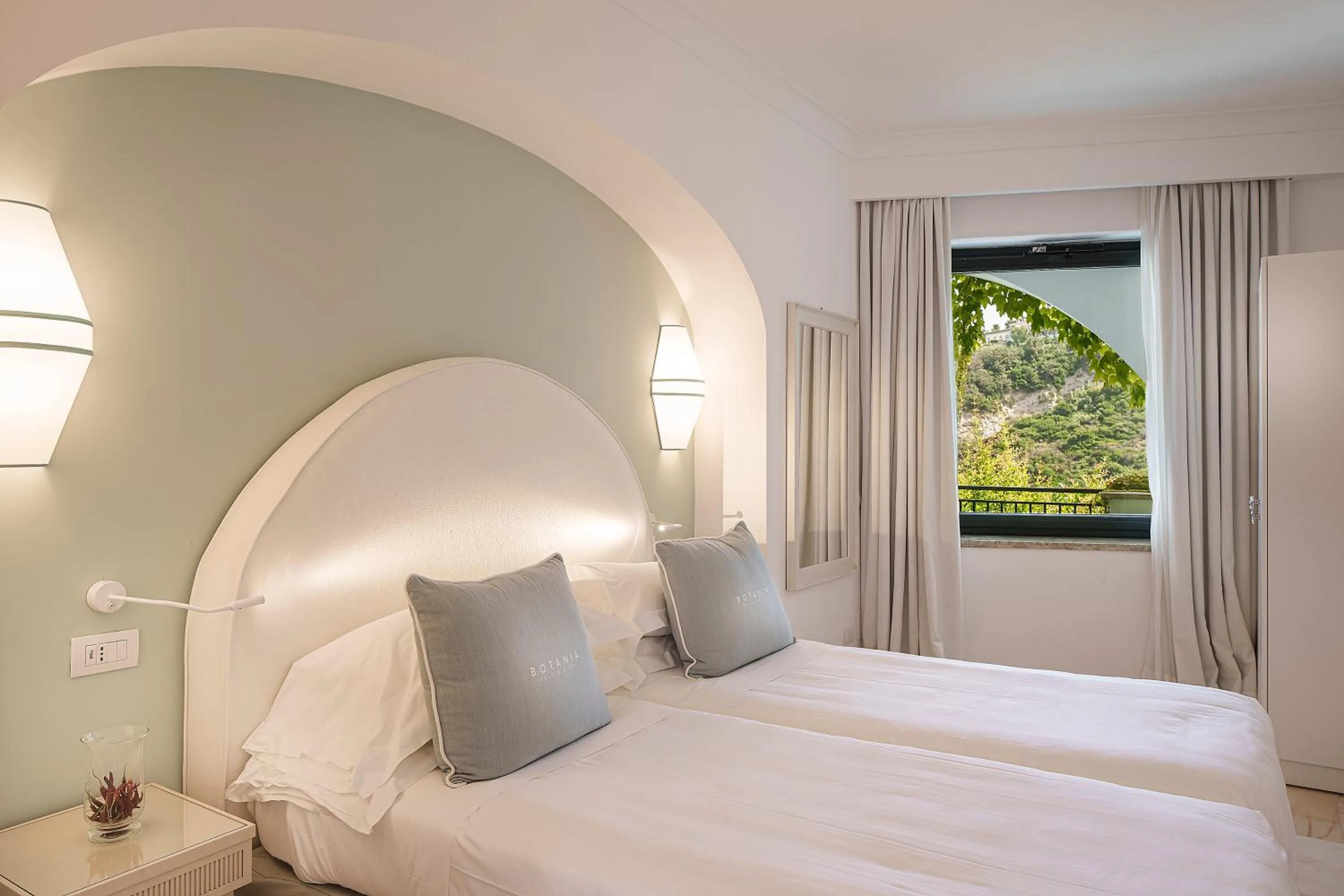 View (from property/room), Bed in Botania Relais & Spa - The Leading Hotels of the World