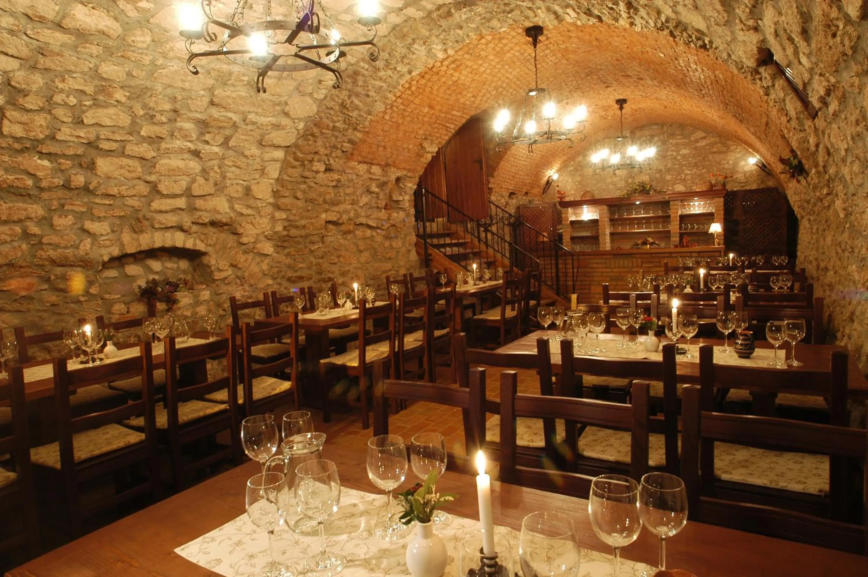 Restaurant/places to eat in Erhardt Panzió
