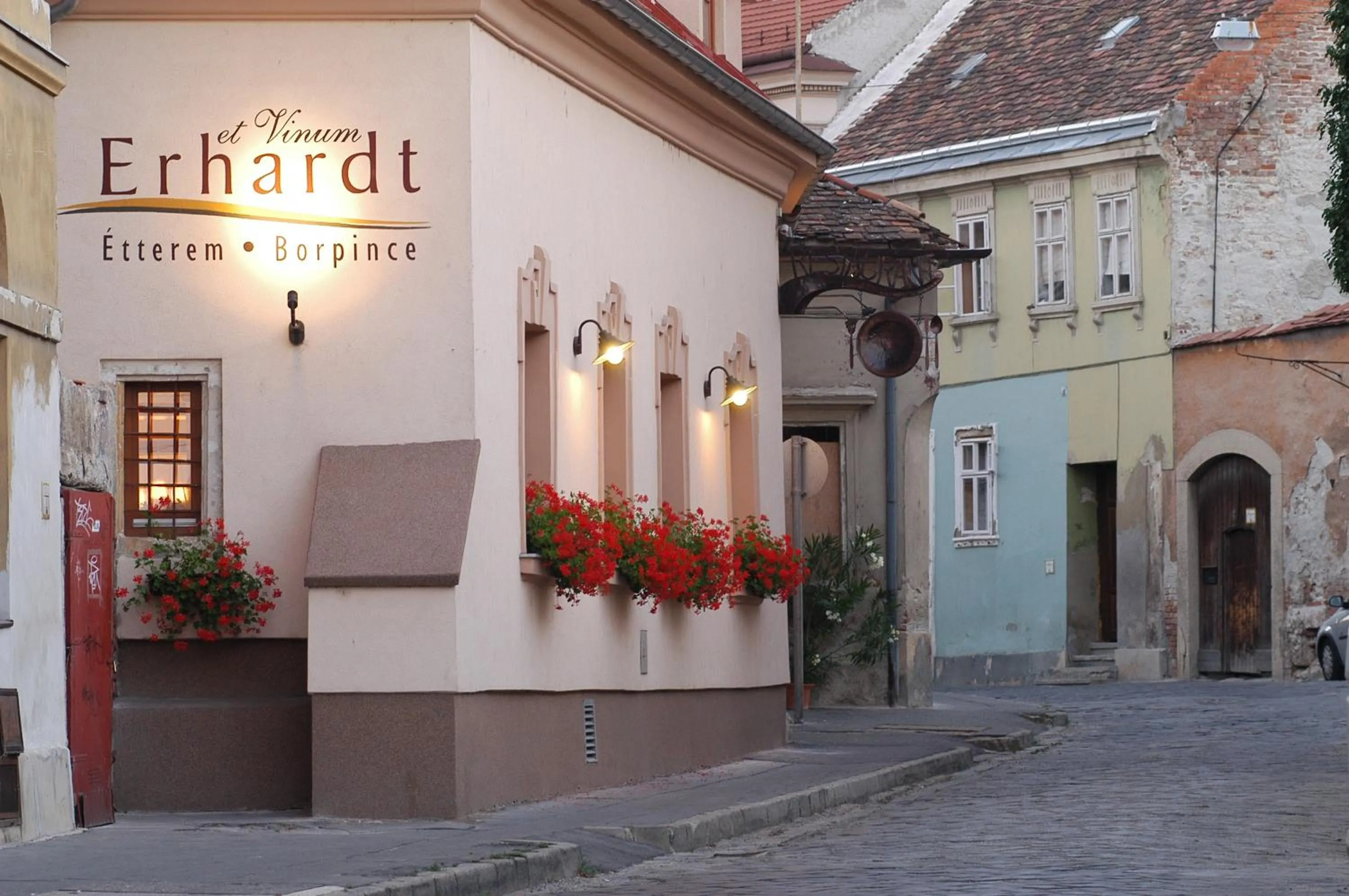 Property building in Erhardt Panzió