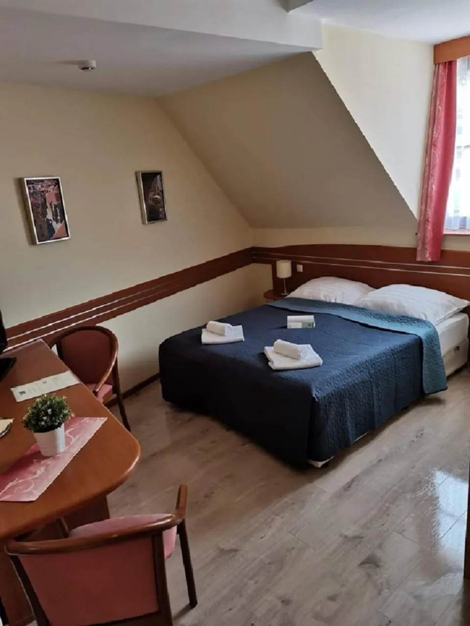 Bed in Erhardt Panzió