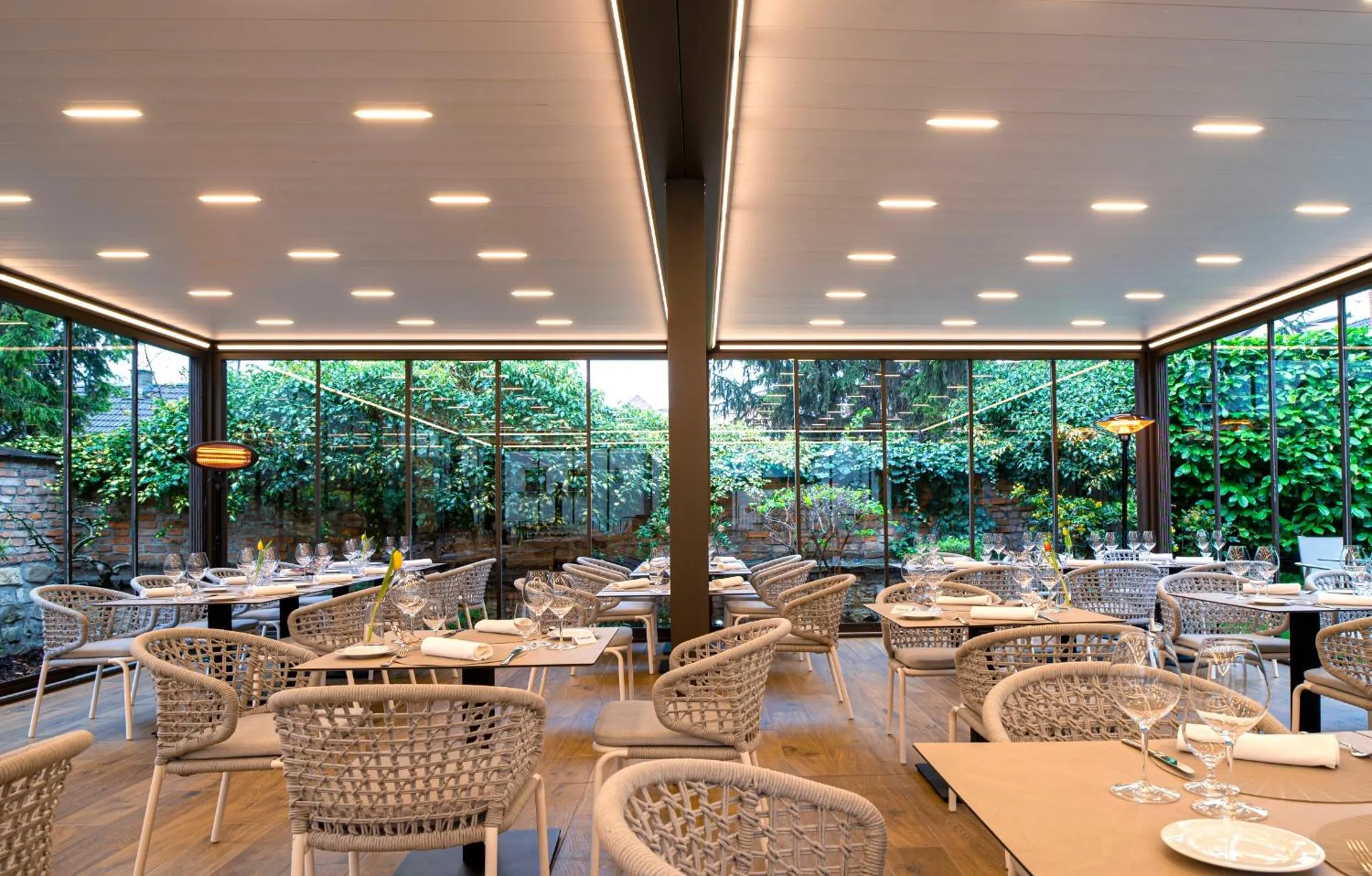 Restaurant/places to eat in Erhardt Panzió