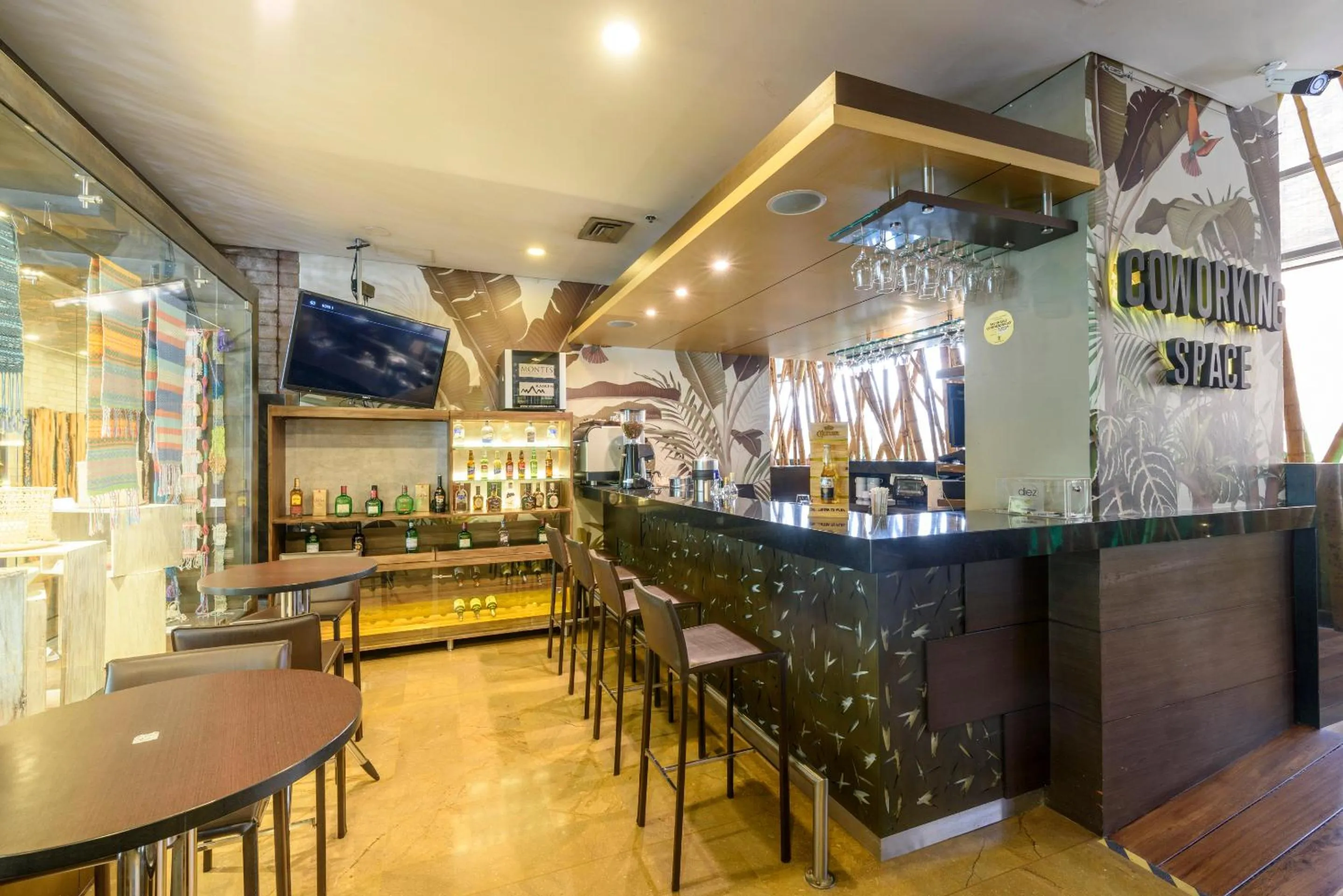 Lounge or bar in Diez Hotel Categoría Colombia