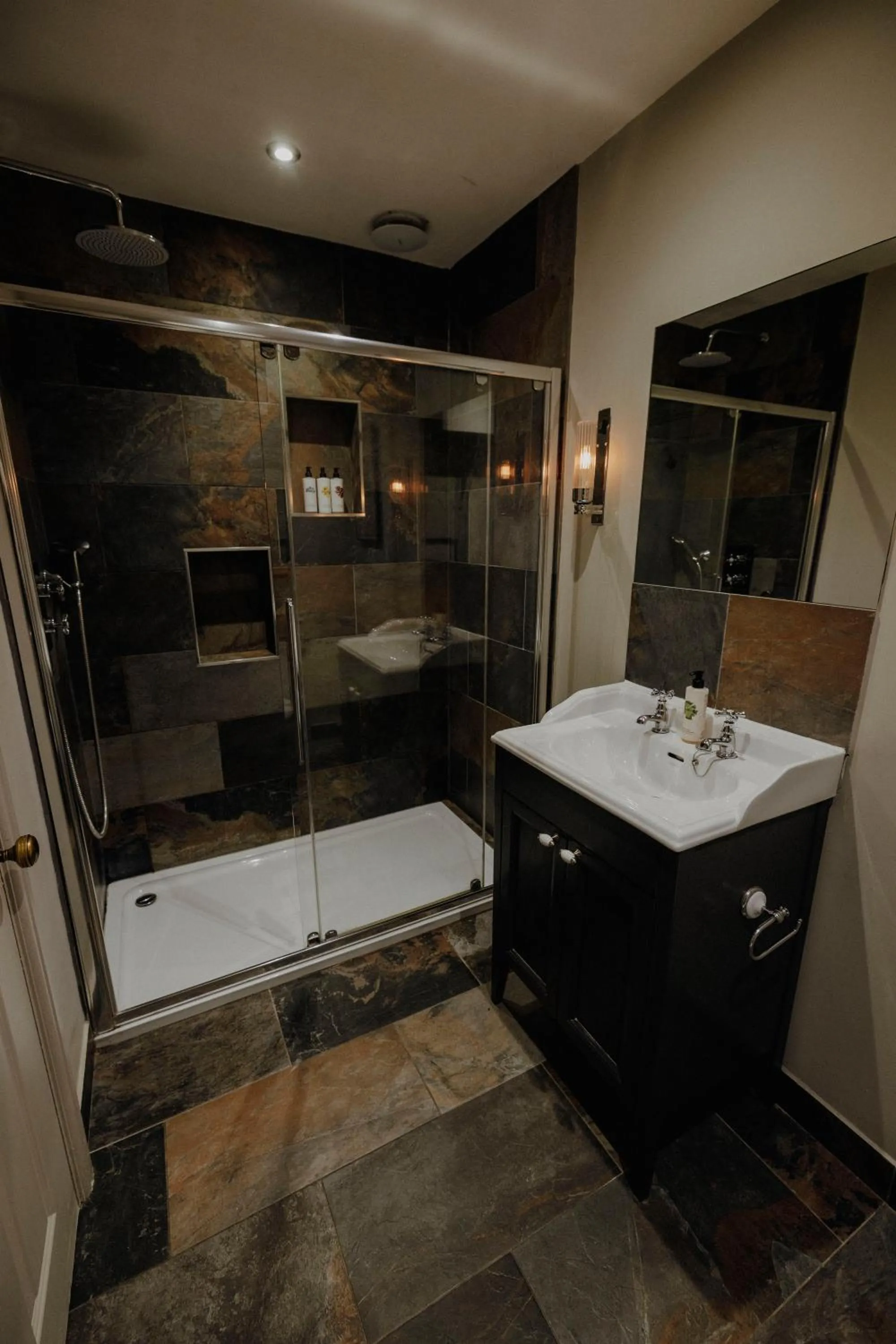 Bathroom in The Bull And Swan