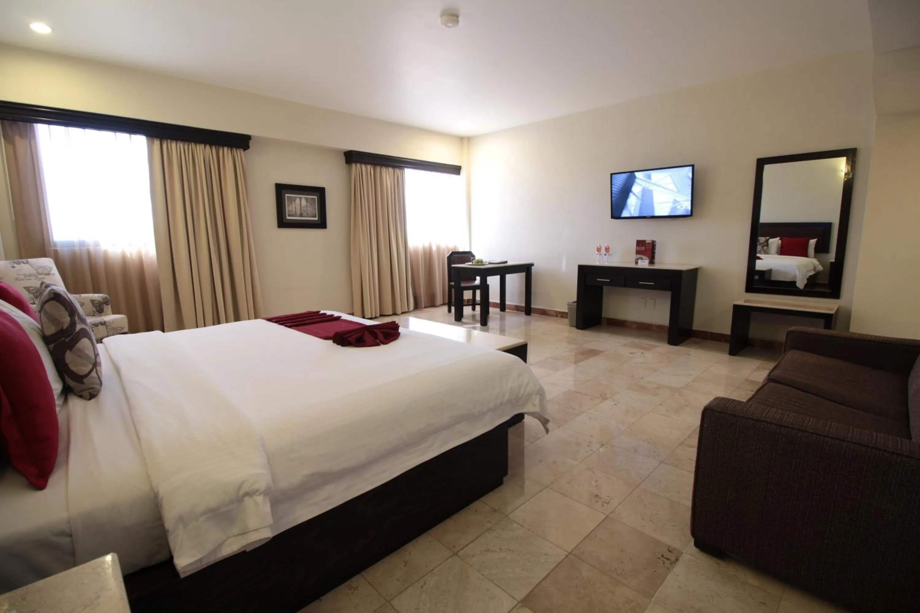 Photo of the whole room, Bed in Imperio de Angeles Executive León Poliforum