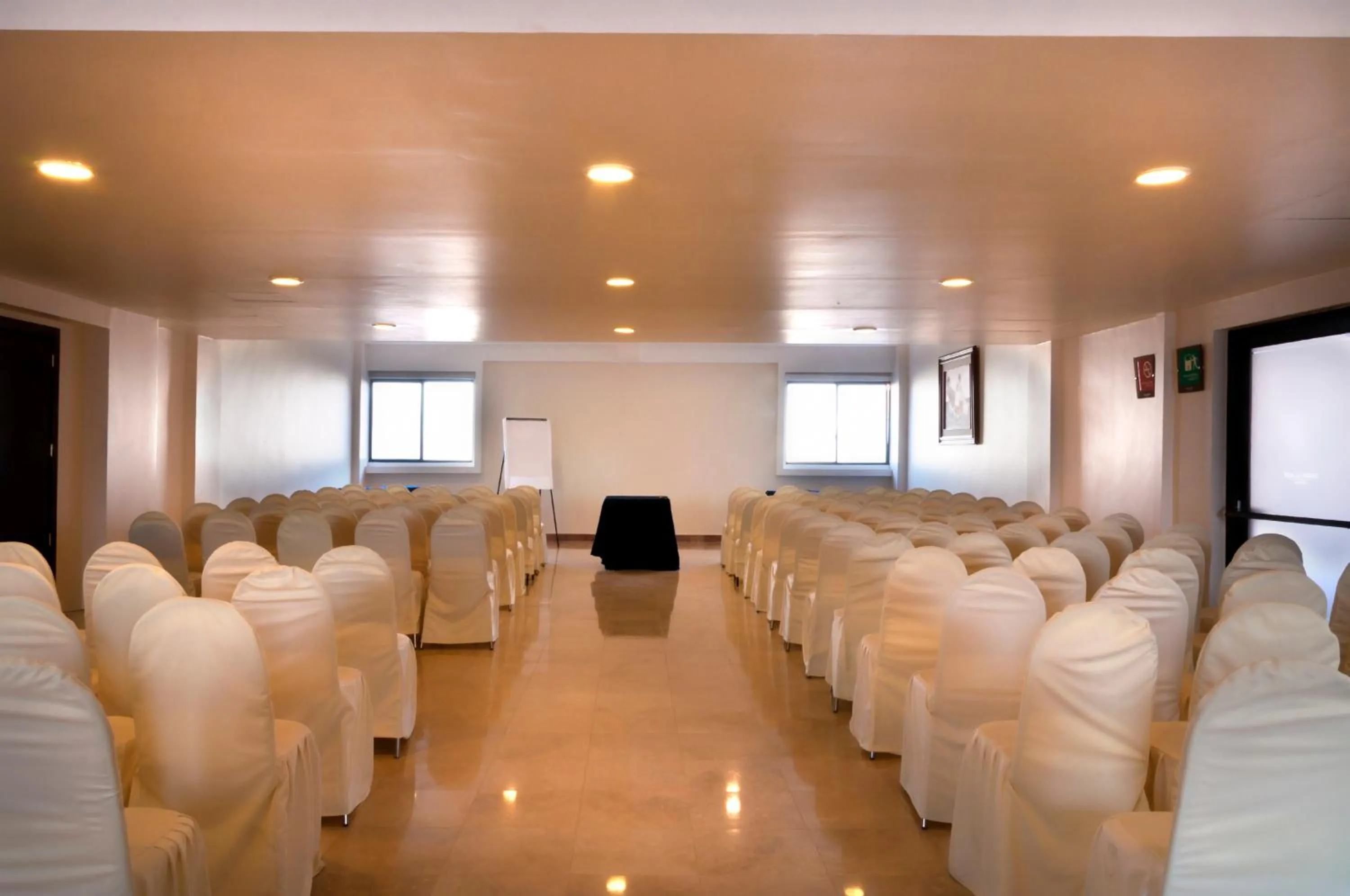 Meeting/conference room in Imperio de Angeles Executive León Poliforum