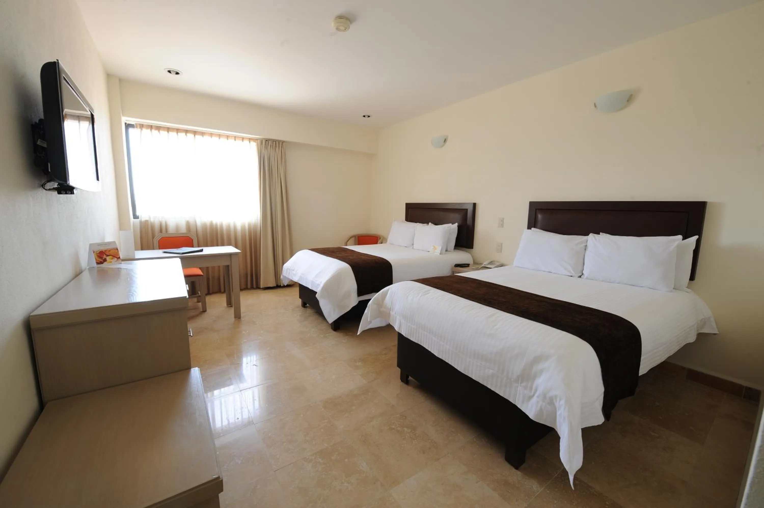 Photo of the whole room, Bed in Imperio de Angeles Executive León Poliforum