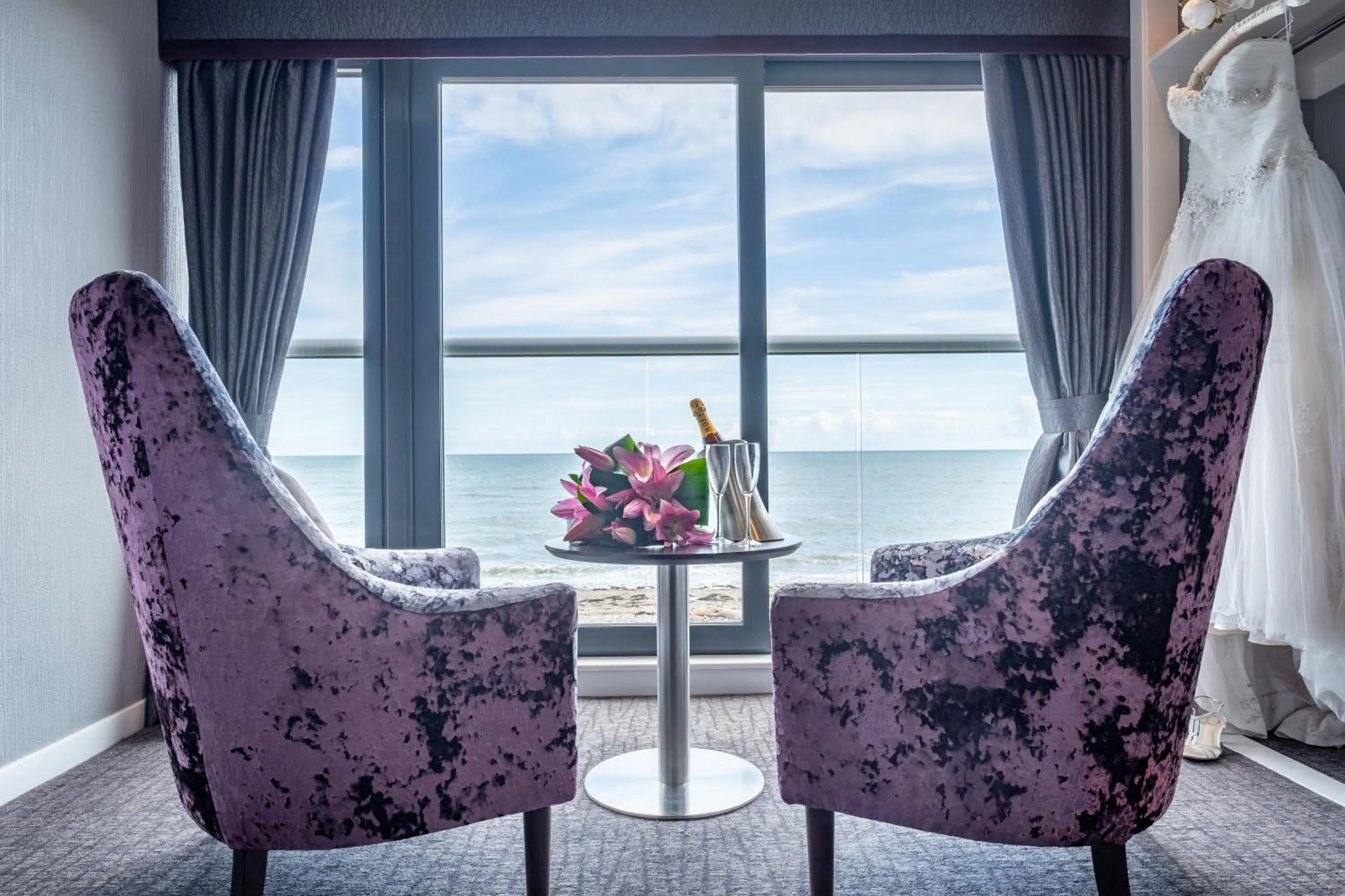 Number 44 Hotel & Bar