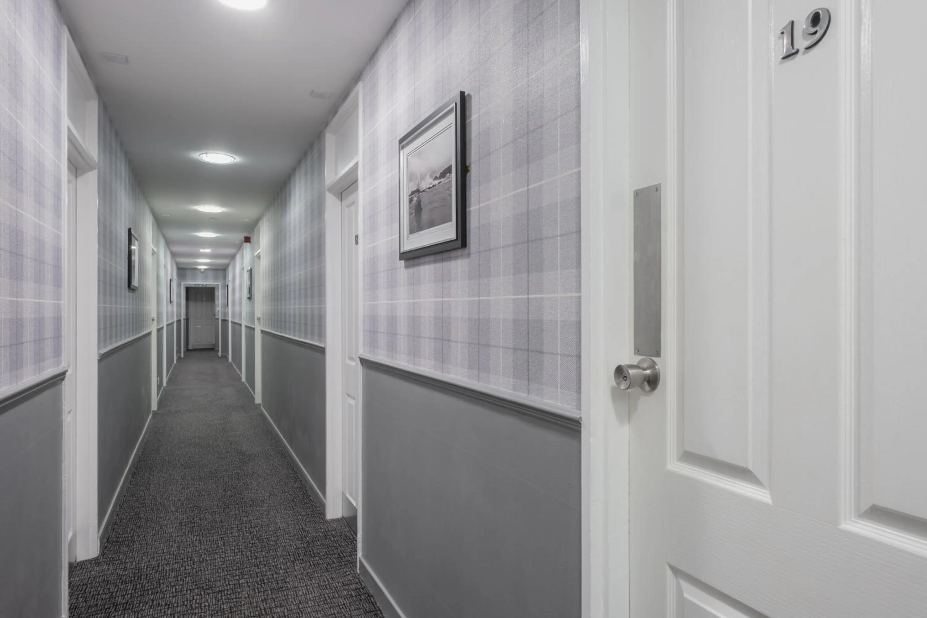 Number 44 Hotel & Bar