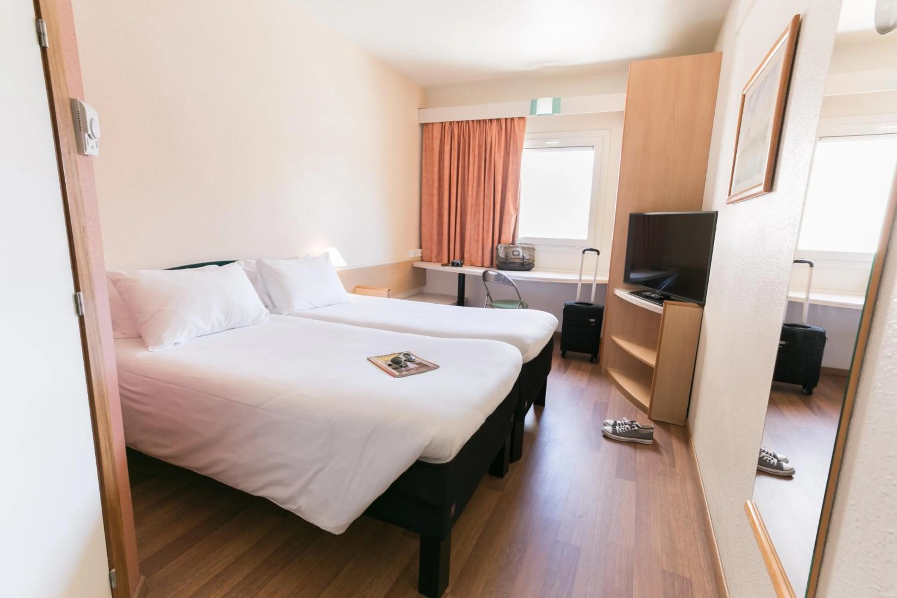 Photo of the whole room, Bed in Ibis Jerez De La Frontera Cadiz