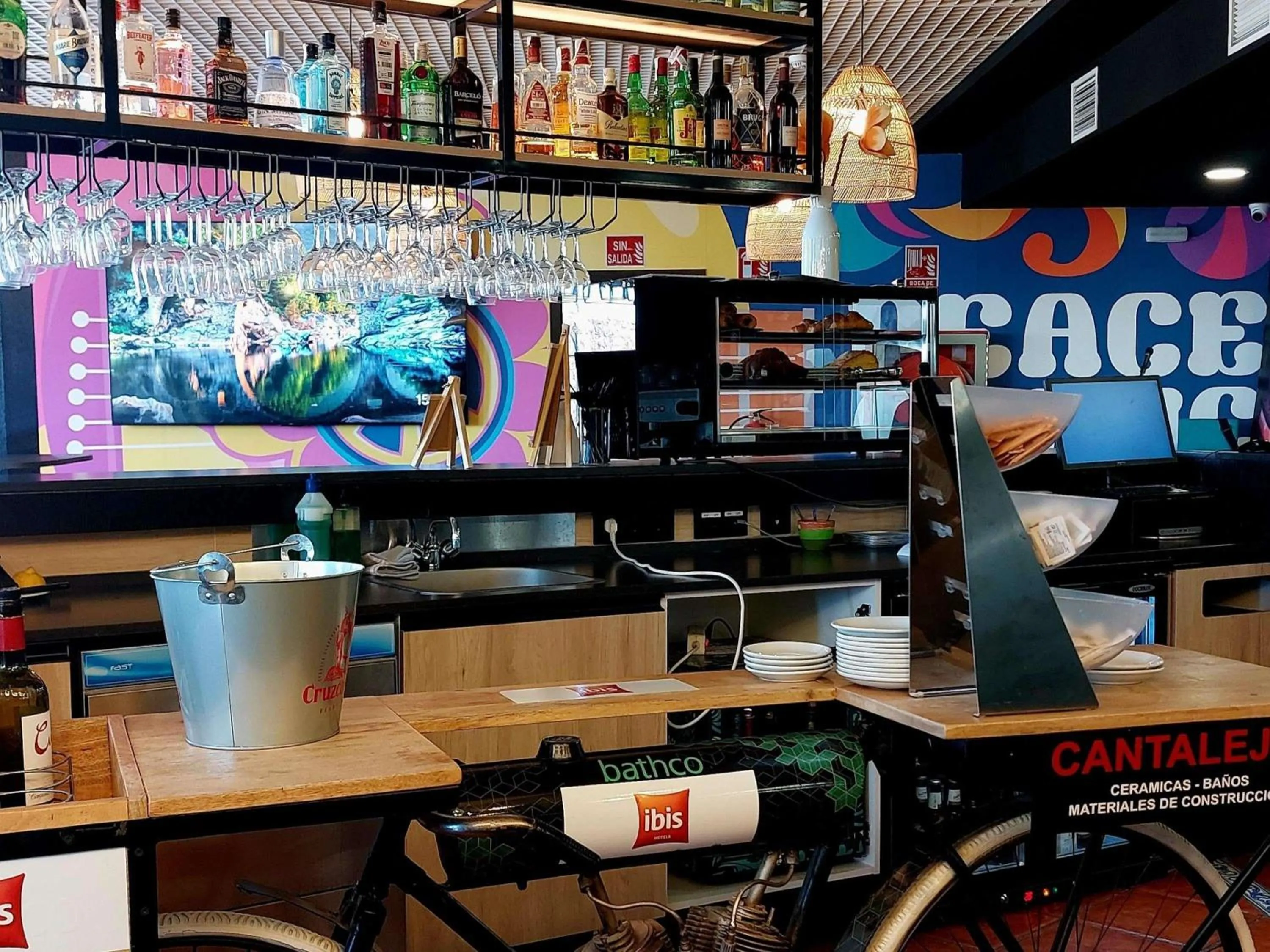 Lounge or bar in Ibis Jerez De La Frontera Cadiz