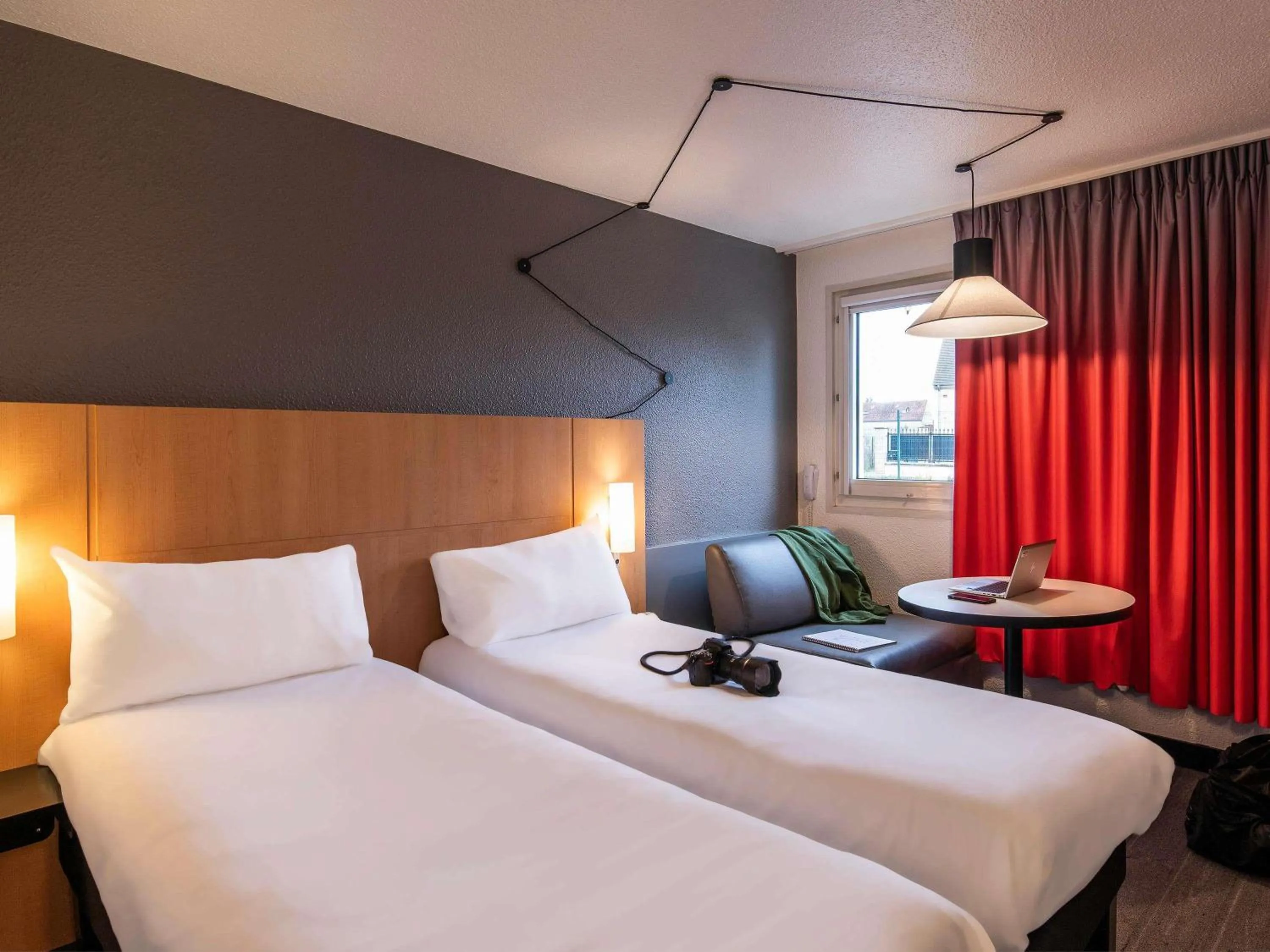 Bedroom, Bed in ibis Cergy Pontoise Le Port