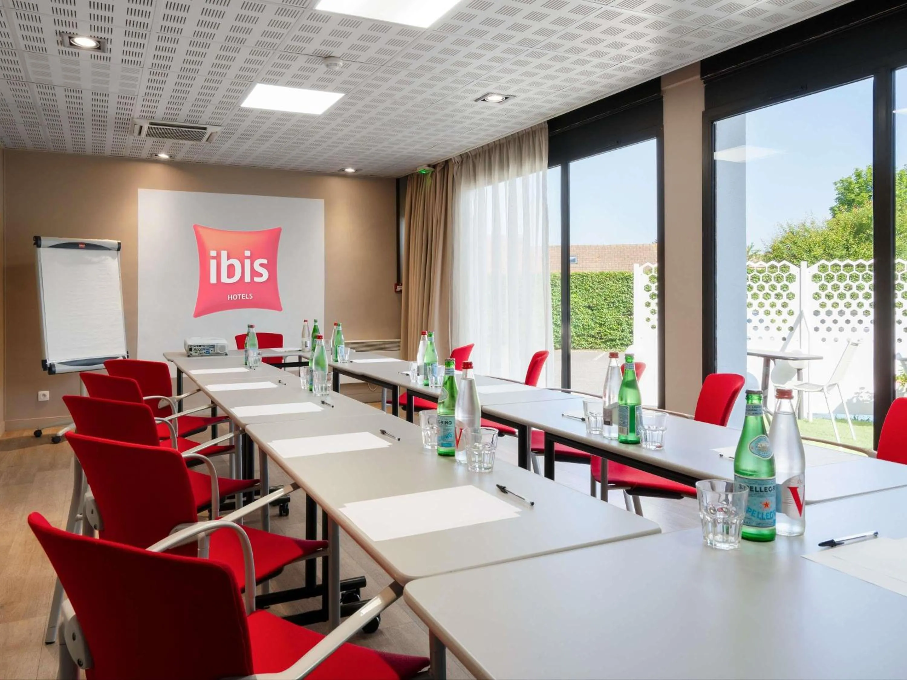 Meeting/conference room in ibis Cergy Pontoise Le Port