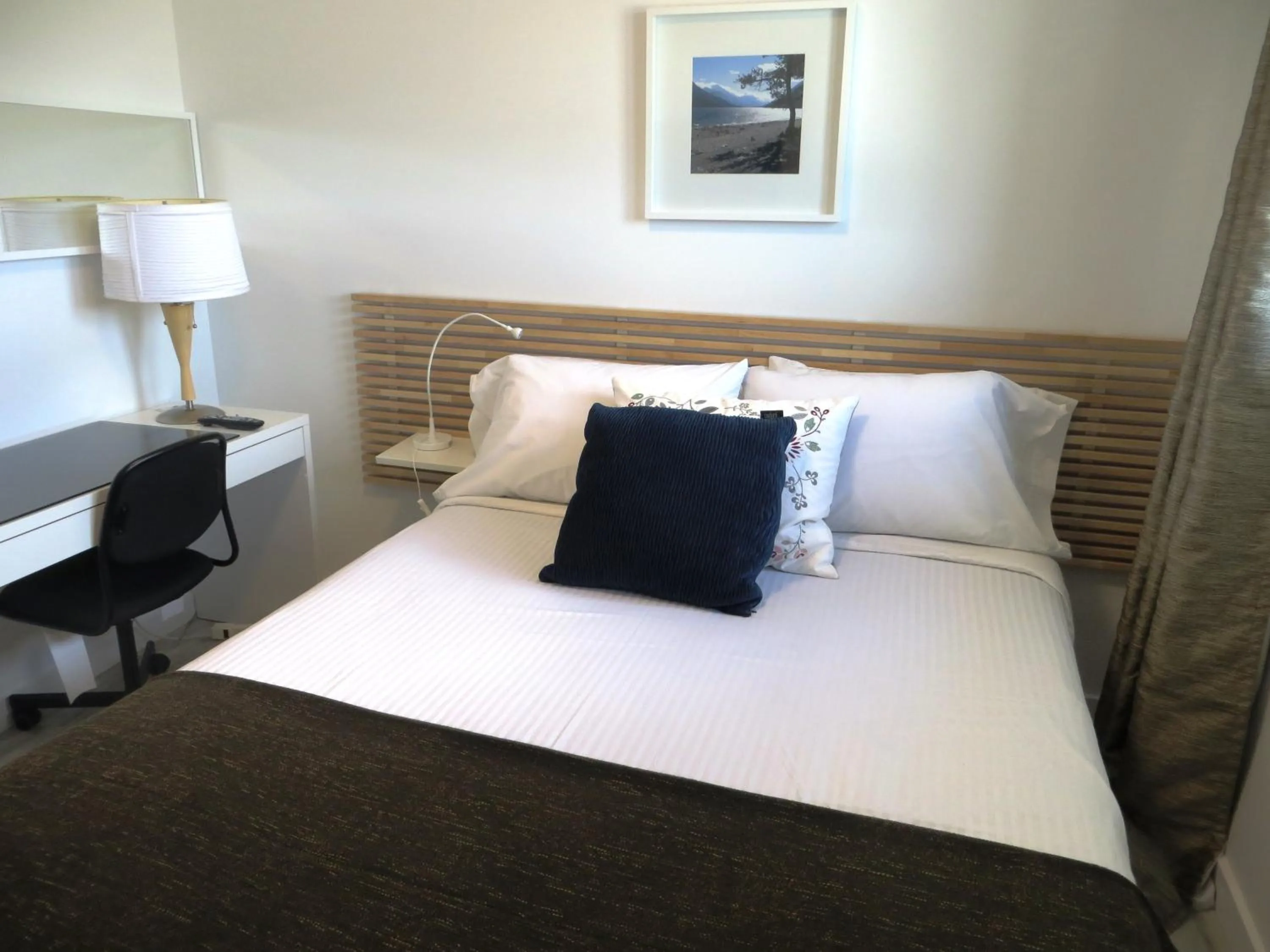 Bed in The Inn on College