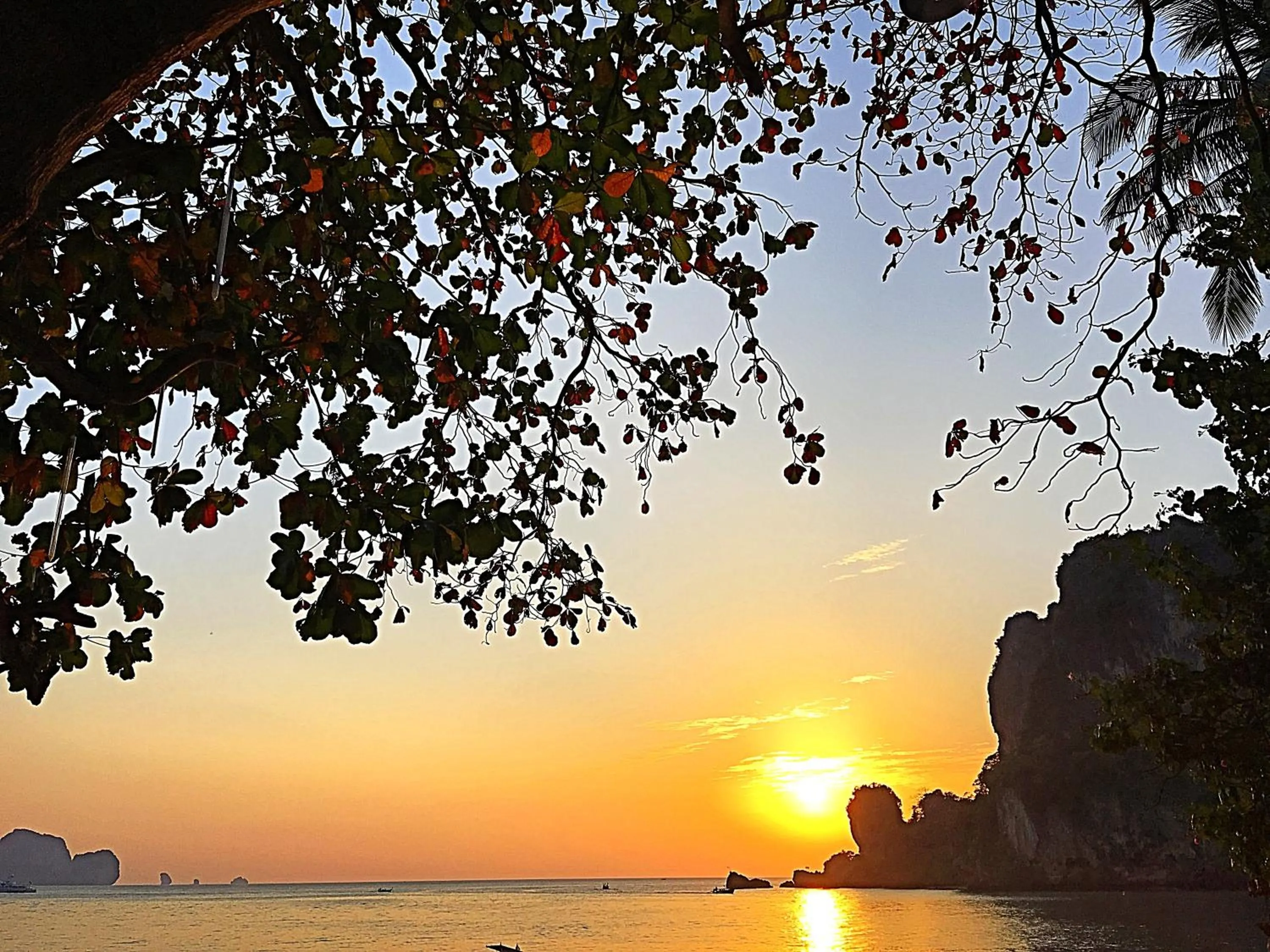 Sunset in Tonsai Bay Resort