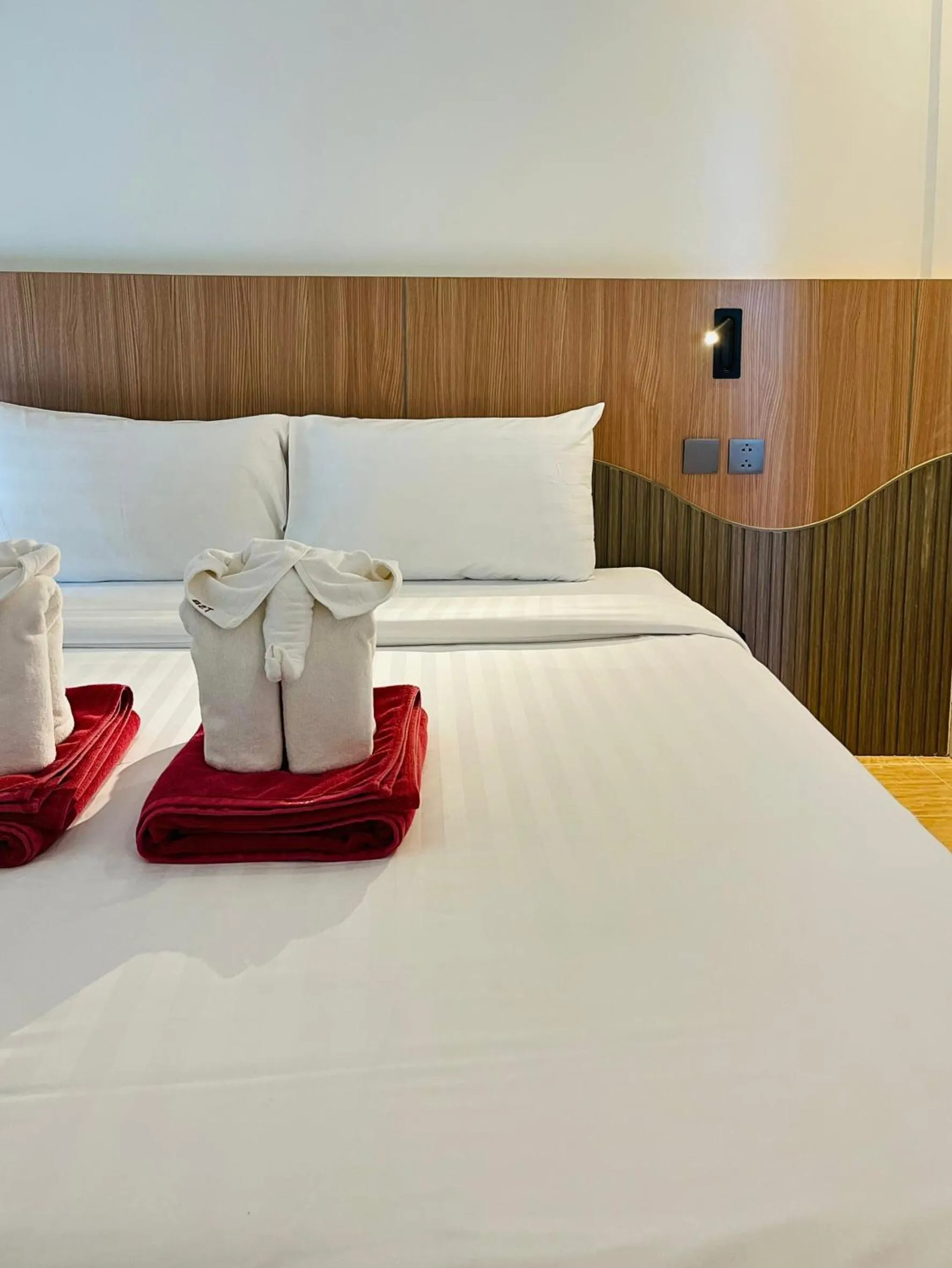 Bed in Tonsai Bay Resort