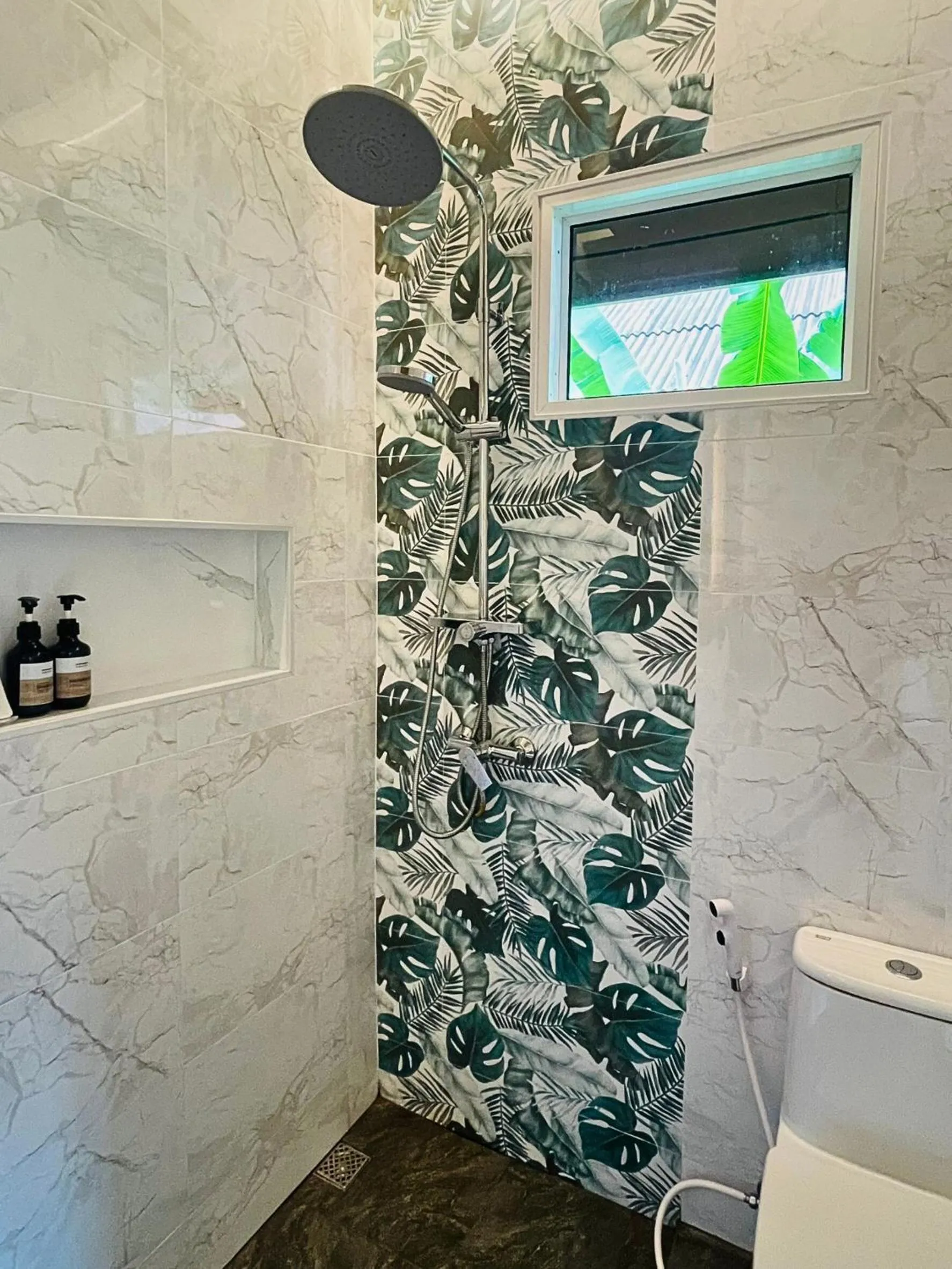 Shower in Tonsai Bay Resort