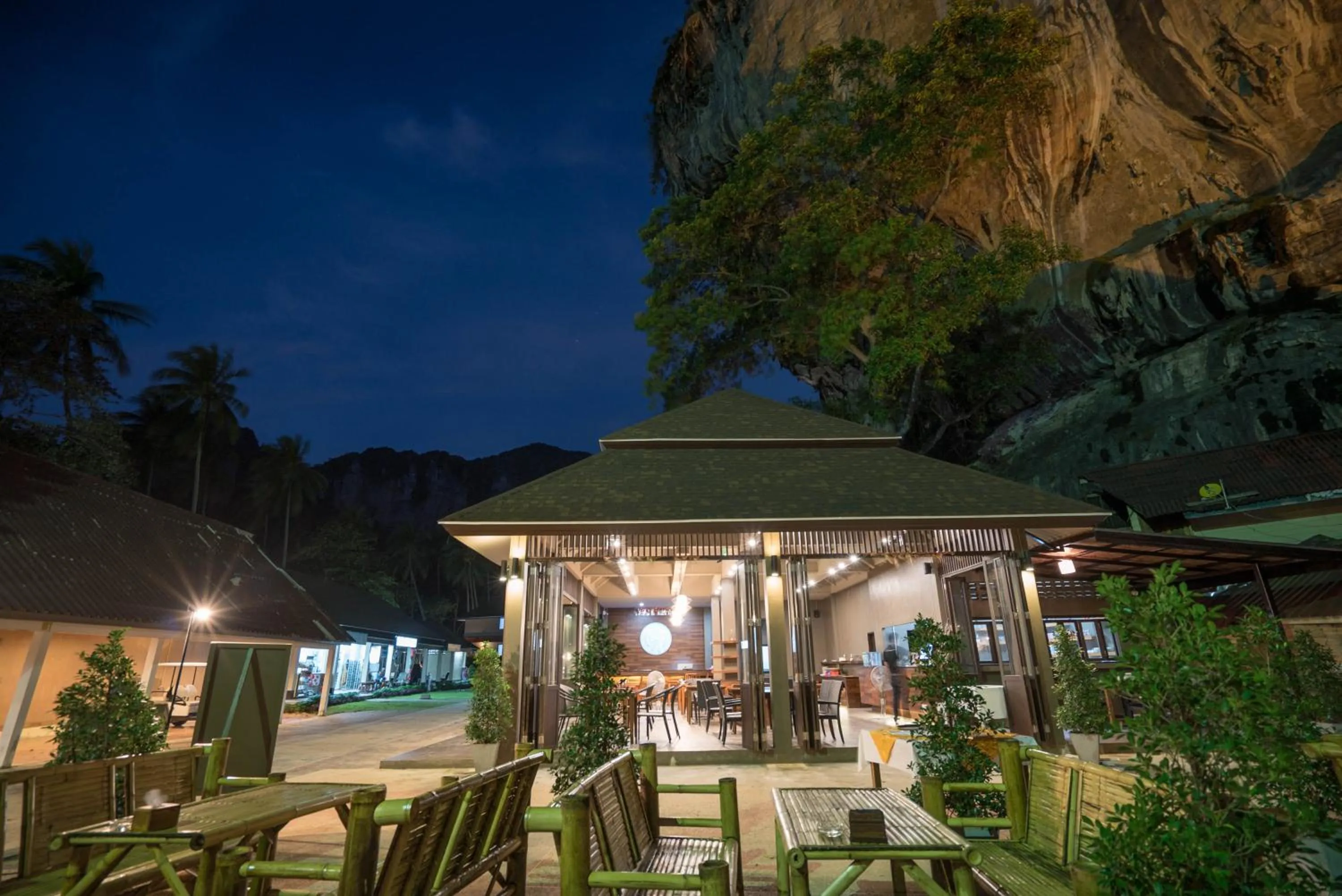 Property building in Tonsai Bay Resort