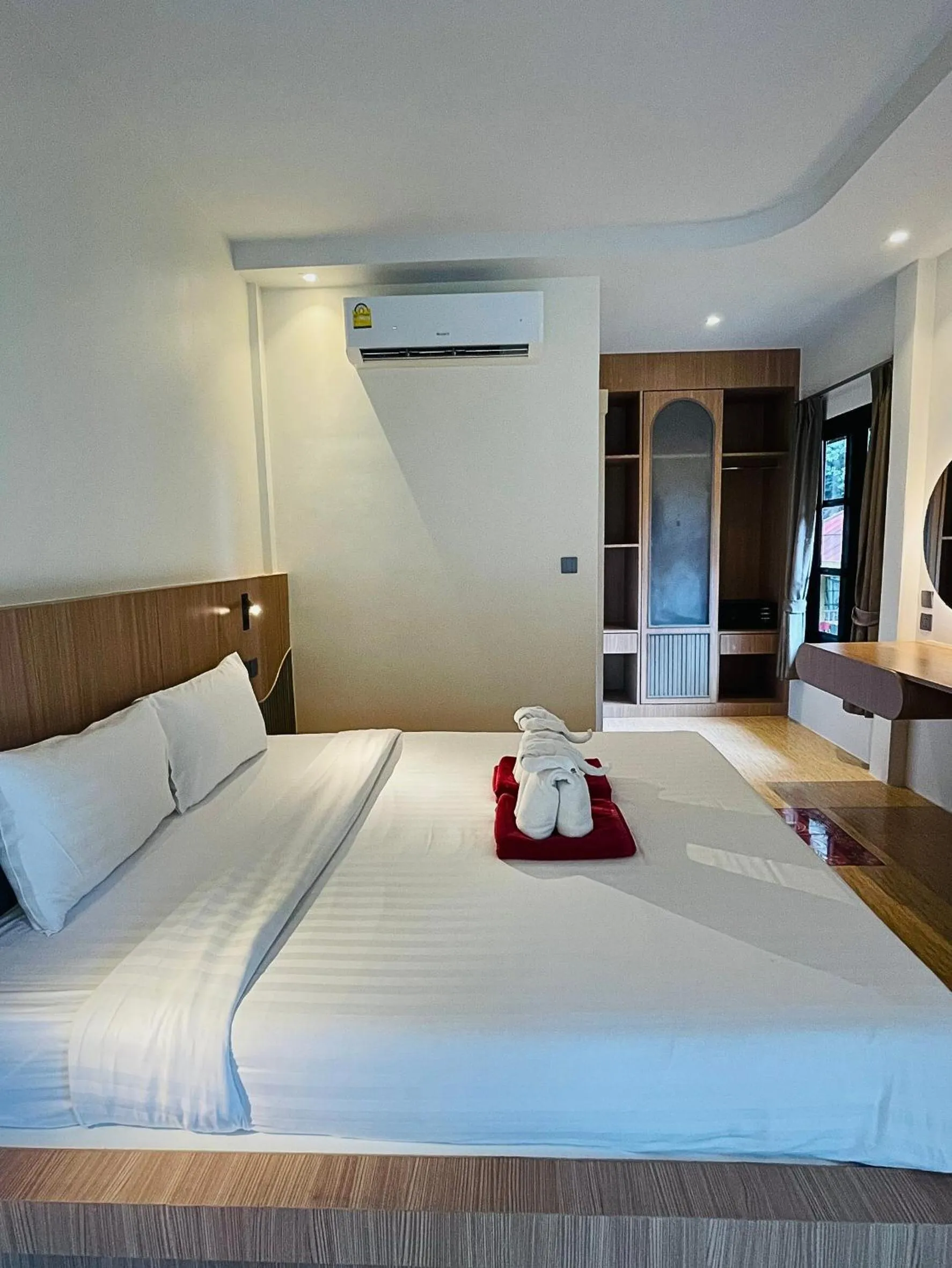 Bedroom, Bed in Tonsai Bay Resort