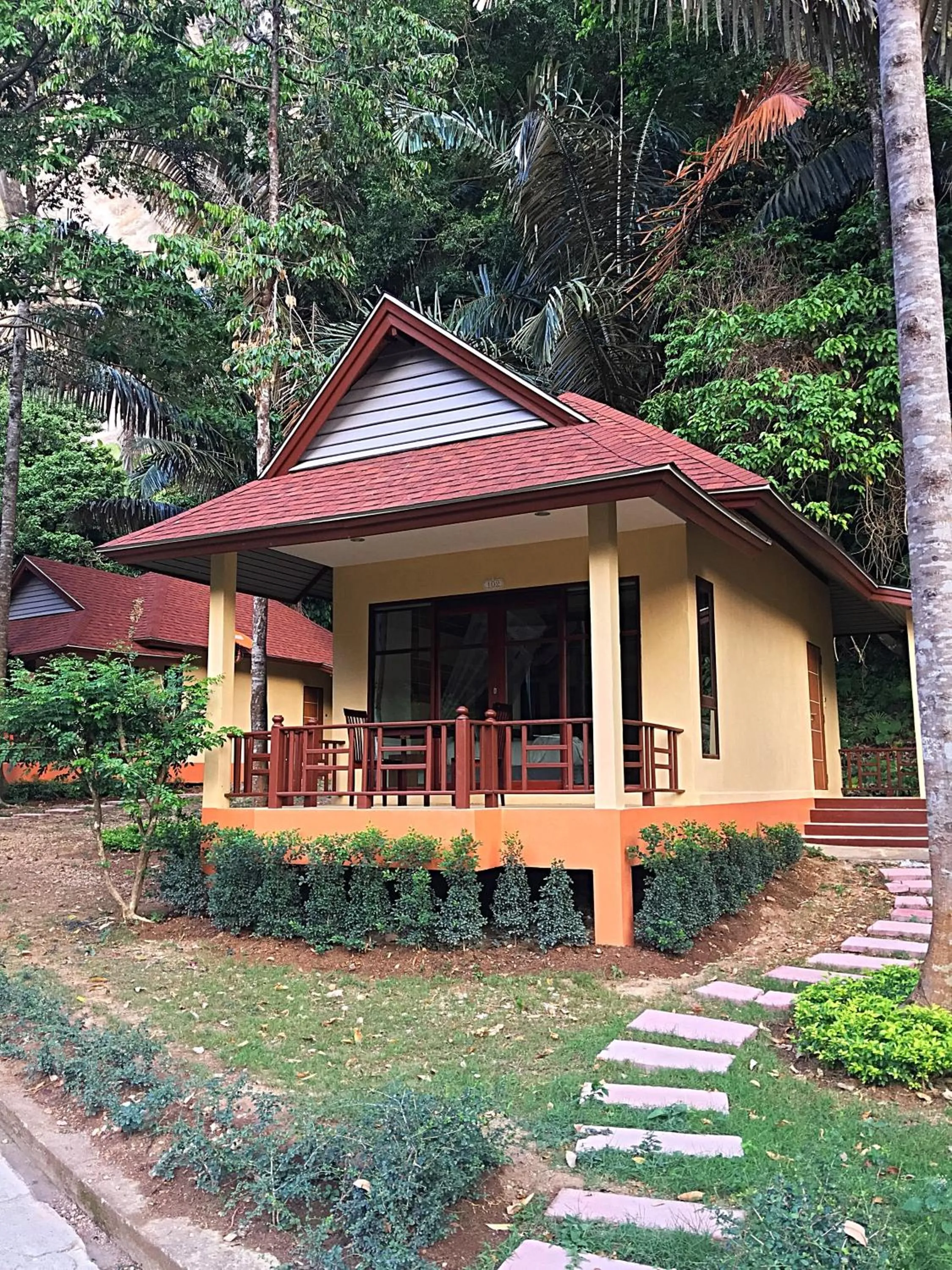 Property building in Tonsai Bay Resort