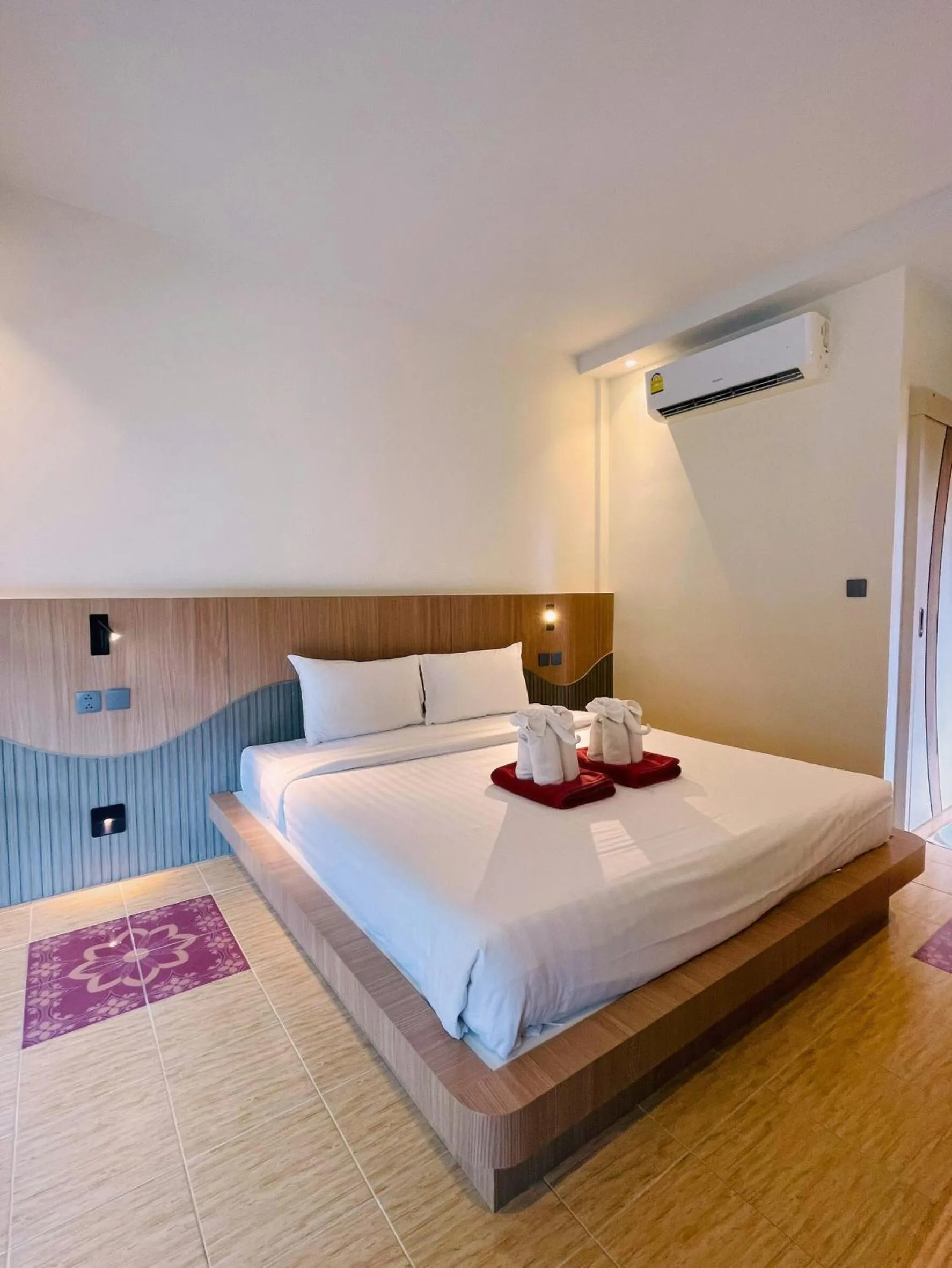 Bedroom, Bed in Tonsai Bay Resort