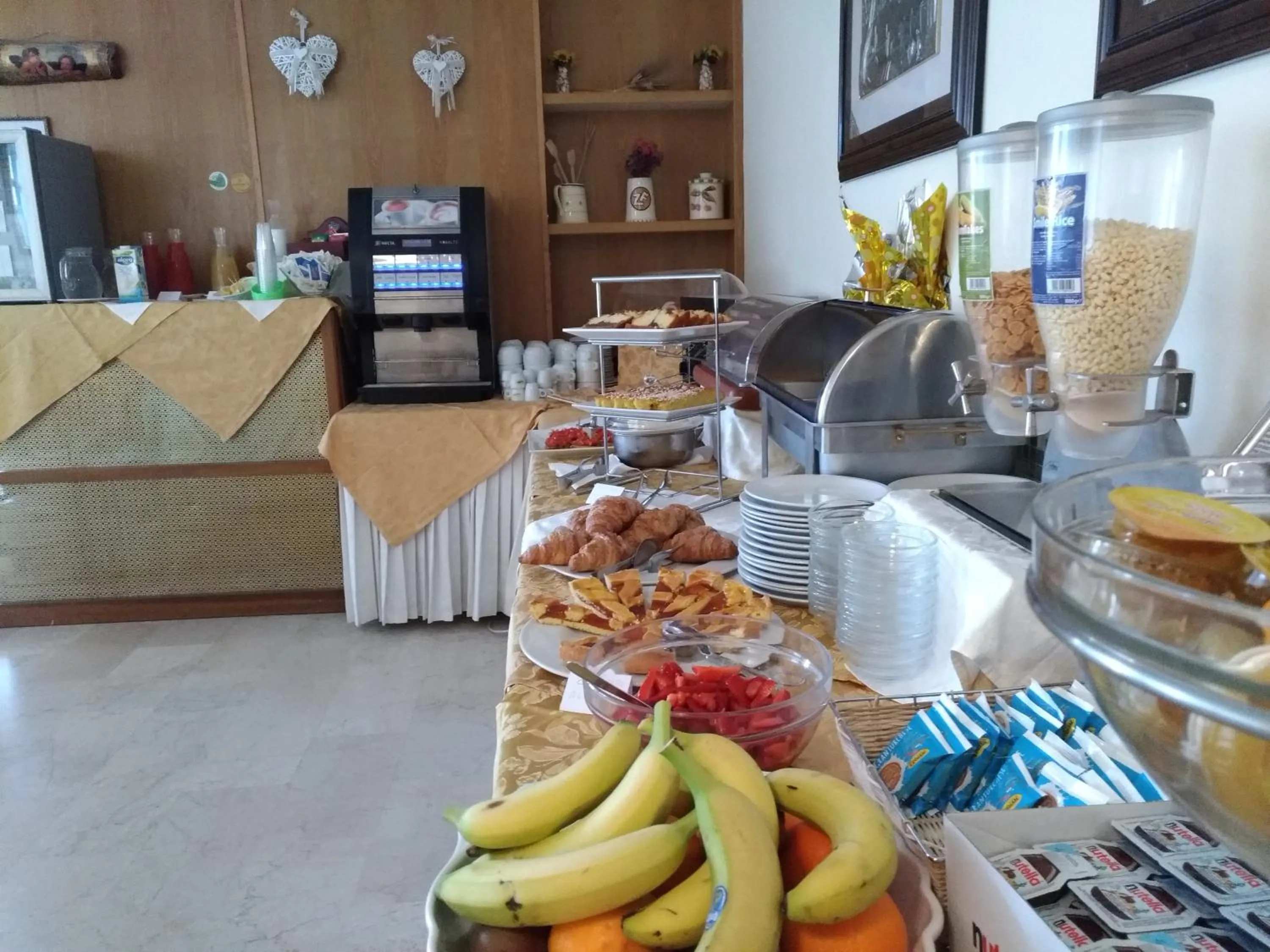 Buffet breakfast in Hotel Tiziana