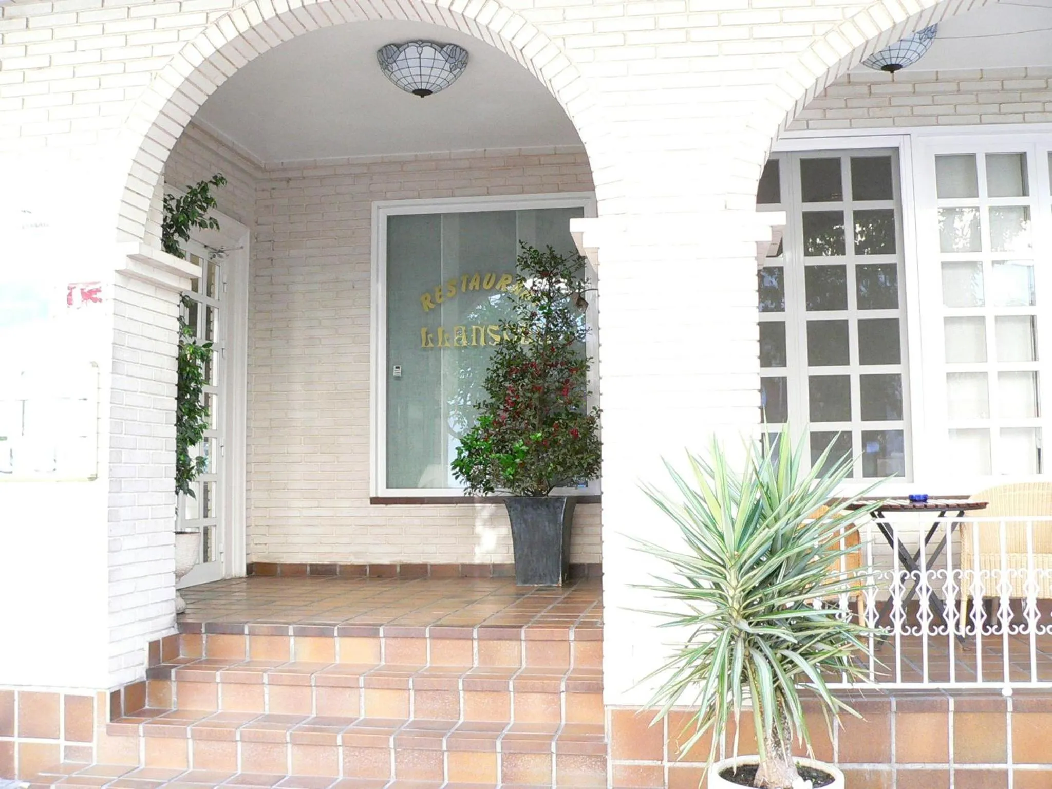 Facade/entrance in Hotel Restaurant Llansola