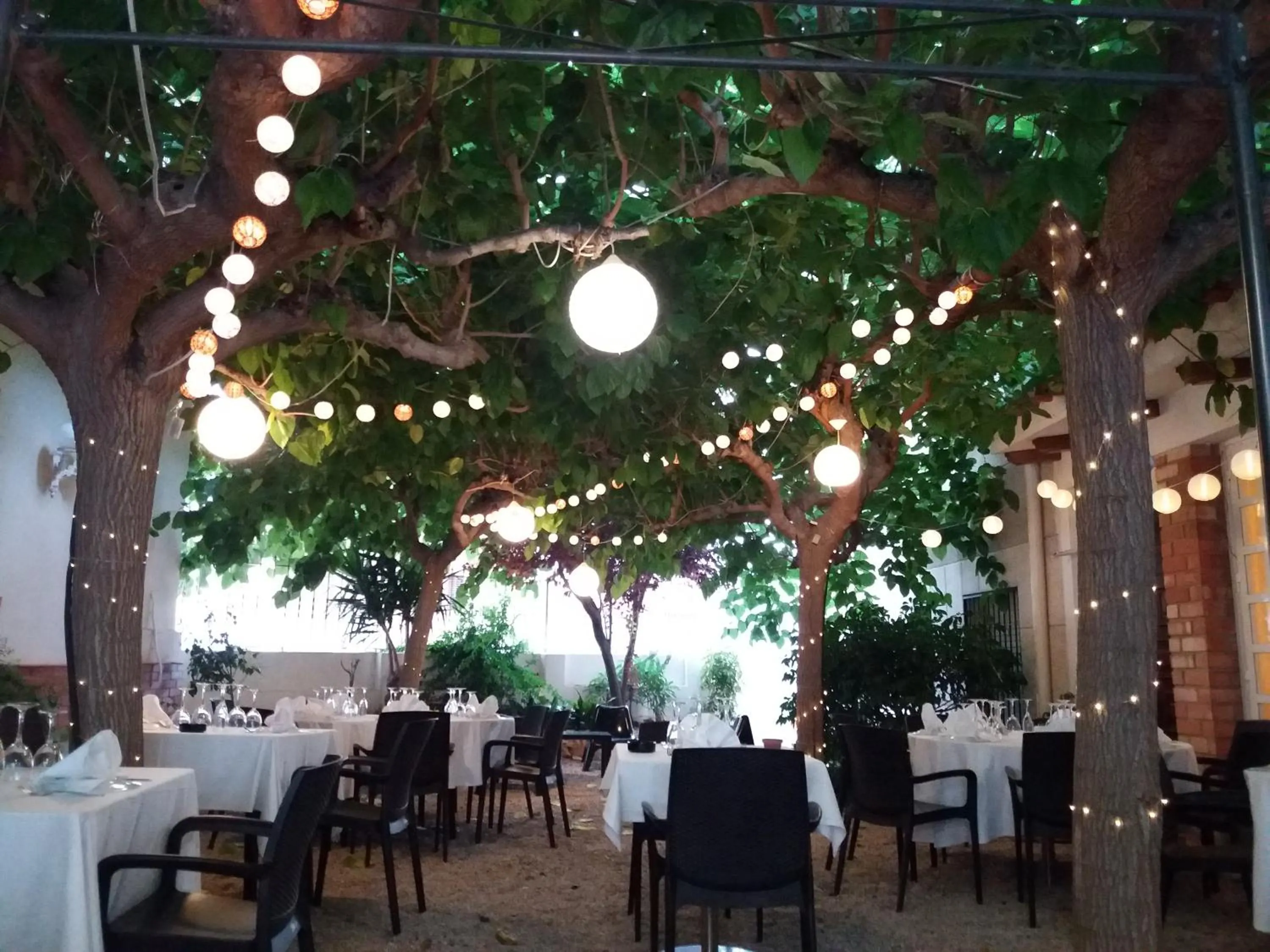 Patio in Hotel Restaurant Llansola