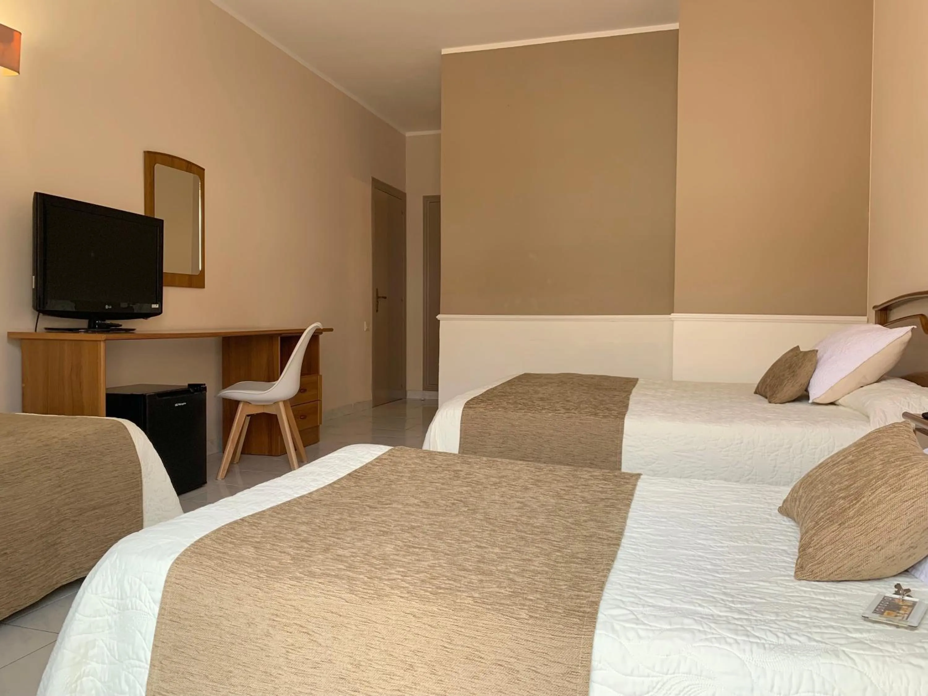 Bed in Hotel Restaurant Llansola