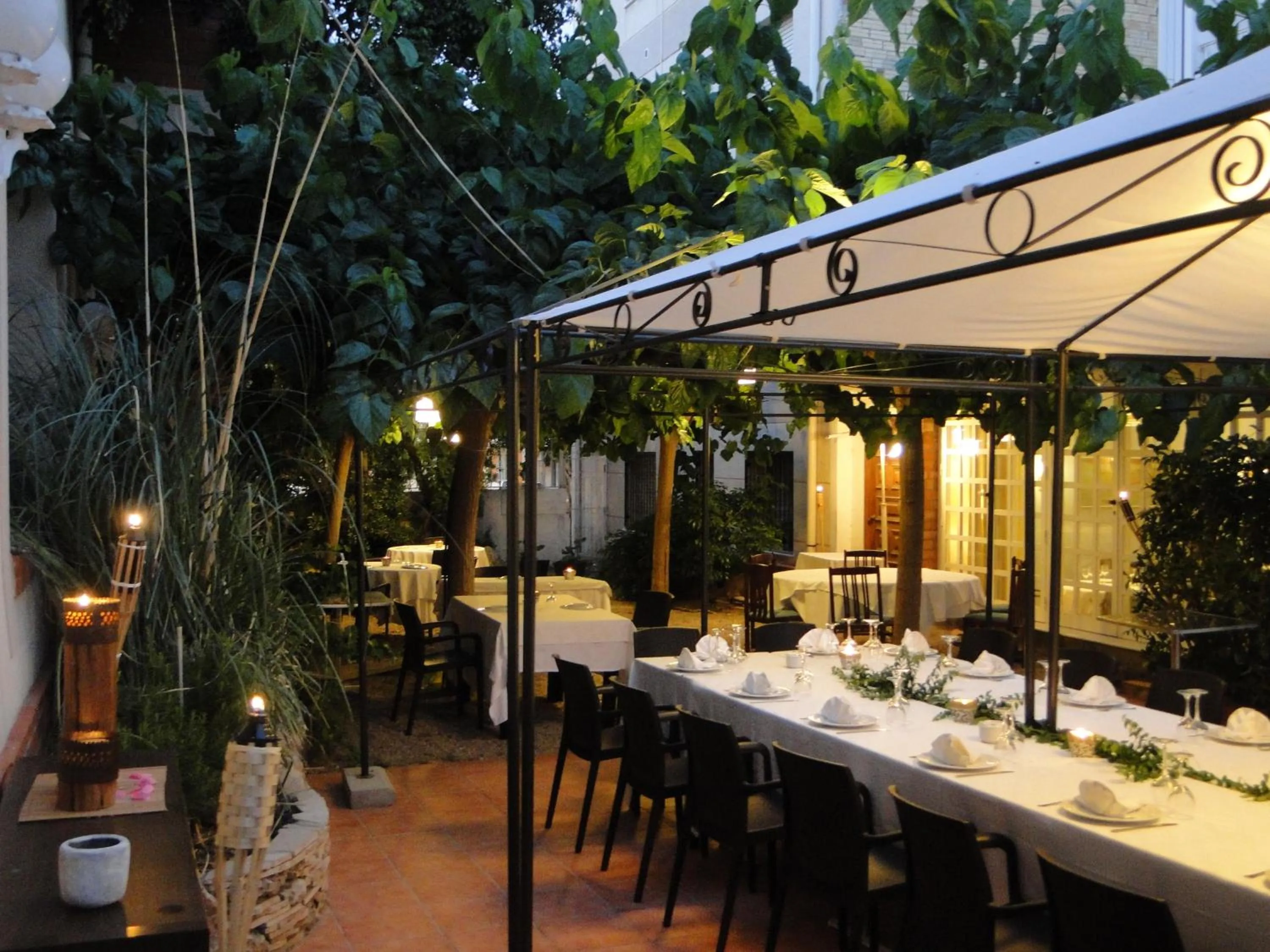 Restaurant/places to eat in Hotel Restaurant Llansola