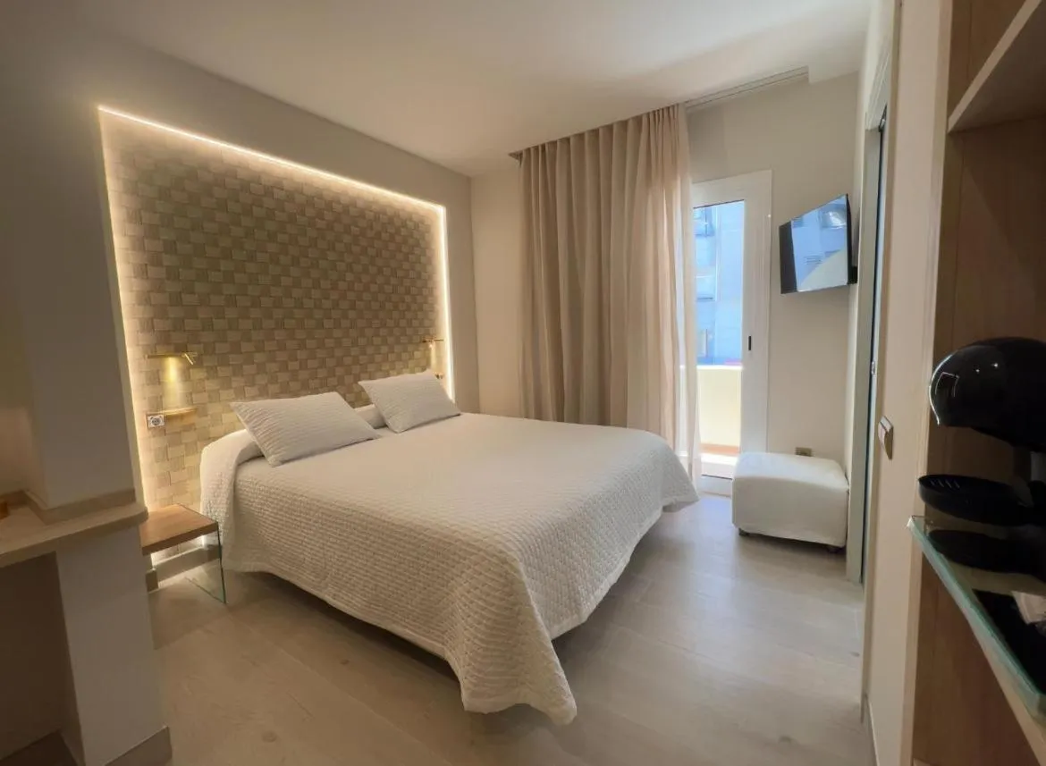 Bed in Hotel Restaurant Llansola