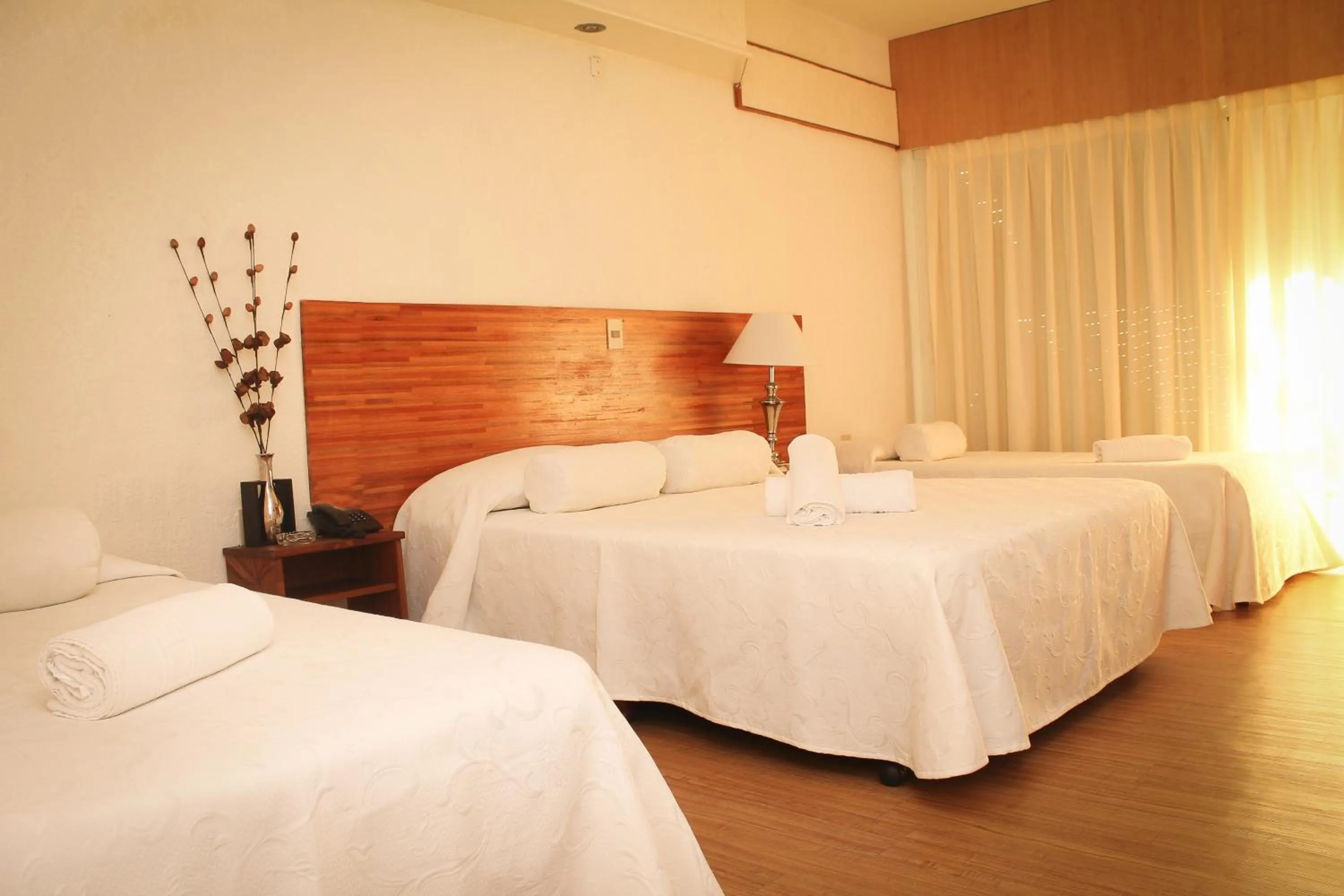 Bedroom, Bed in Hotel Bahamas